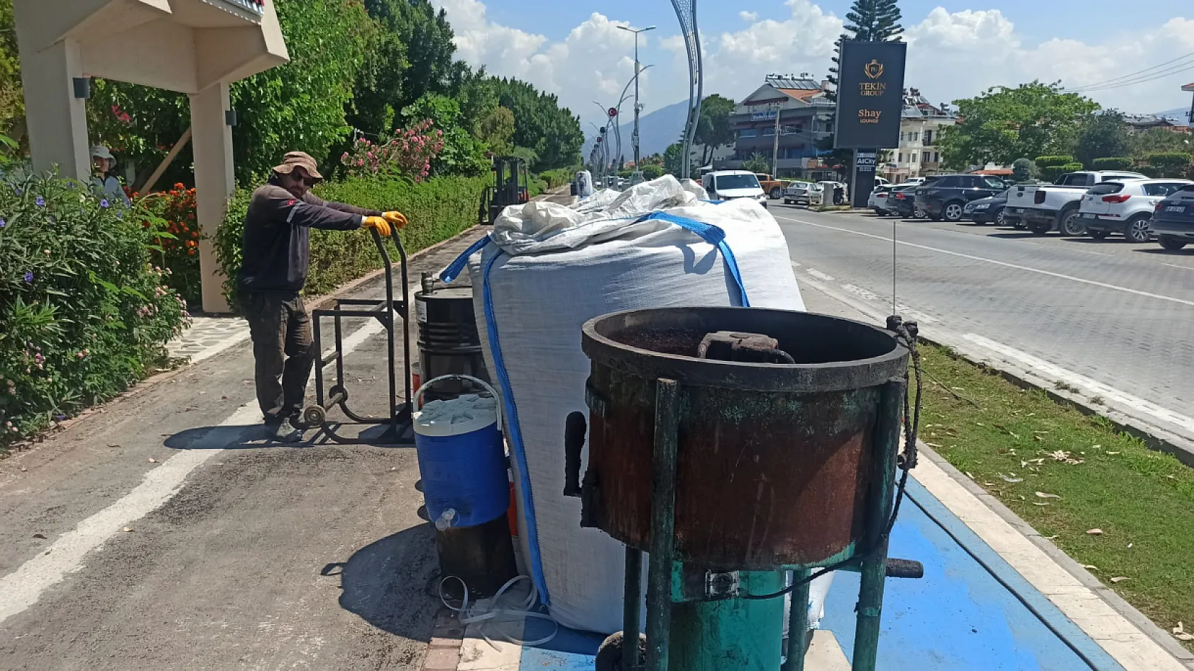 Fethiye 2. Etap Sahil Bandı'nda tartan pist yenileniyor