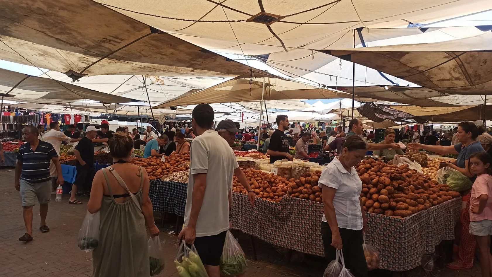 Fethiye Çalış Pazarı'nda güncel fiyatlar: Karpuz 20 TL, Kiraz 100 TL