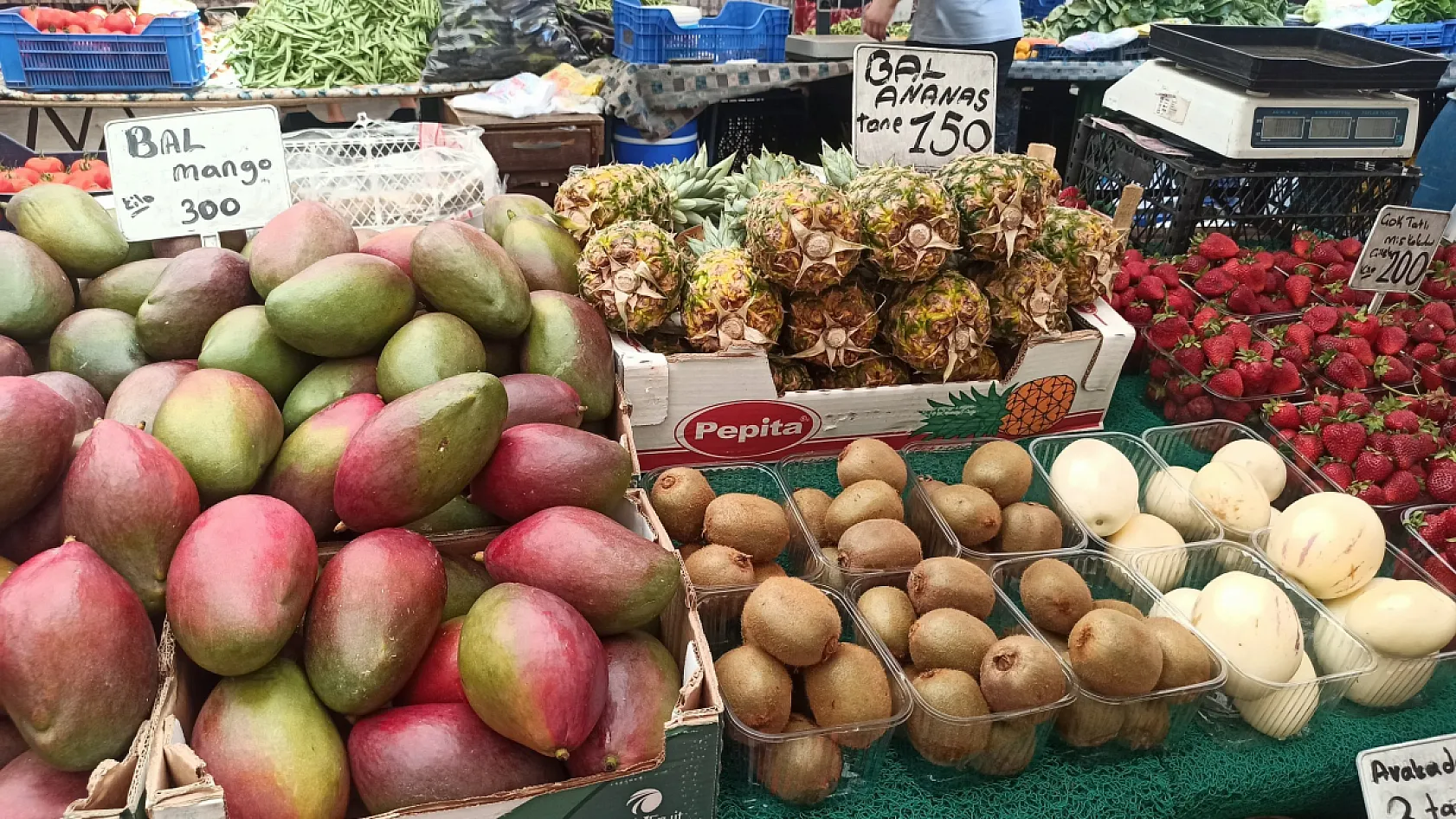 Fethiye Çalış Pazarı'nda güncel fiyatlar: Karpuz 20 TL, Kiraz 100 TL