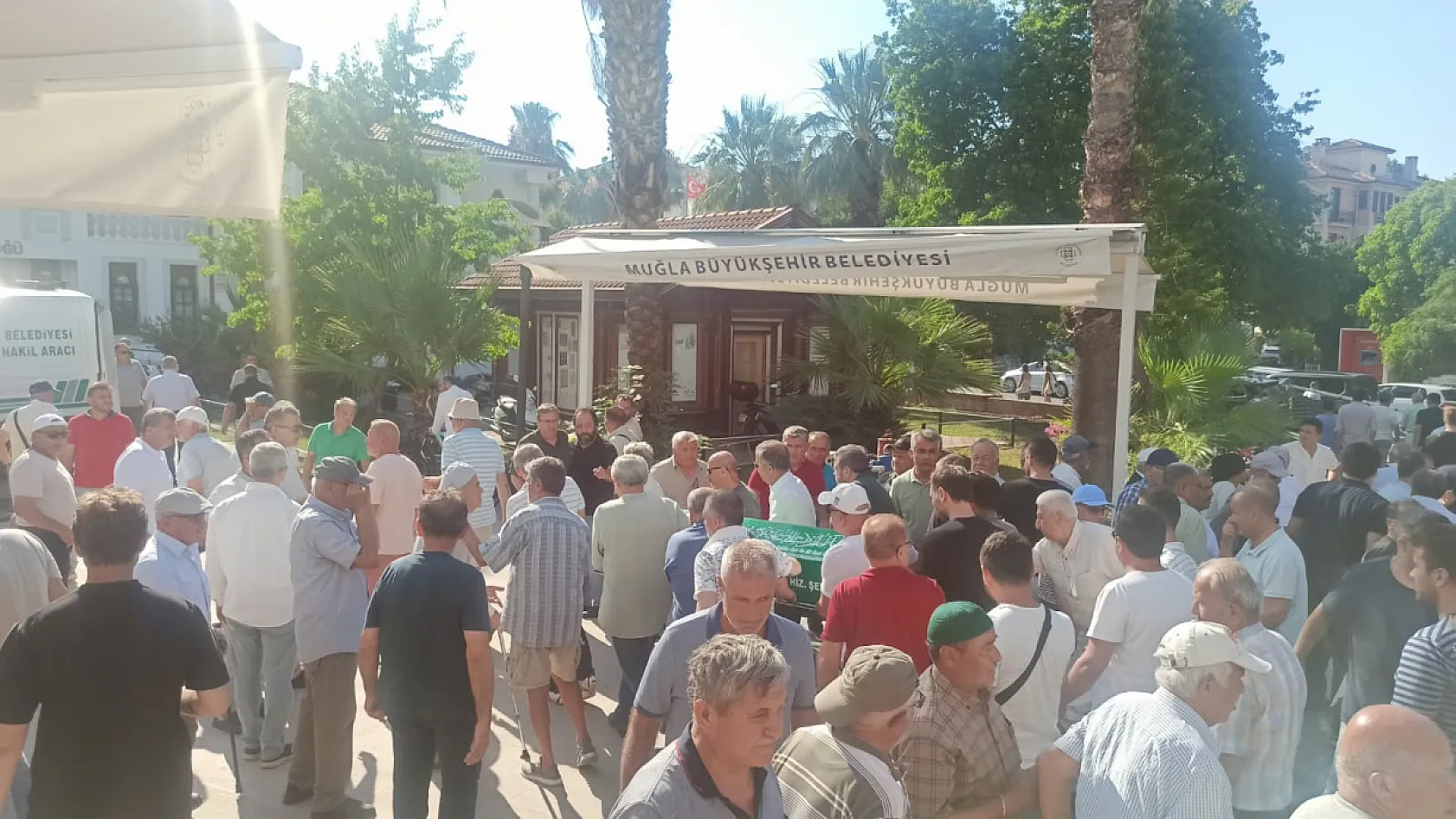 Fethiye Çarşı Caddesi esnaflarından Ömer Eriz son yolculuğuna uğurlandı