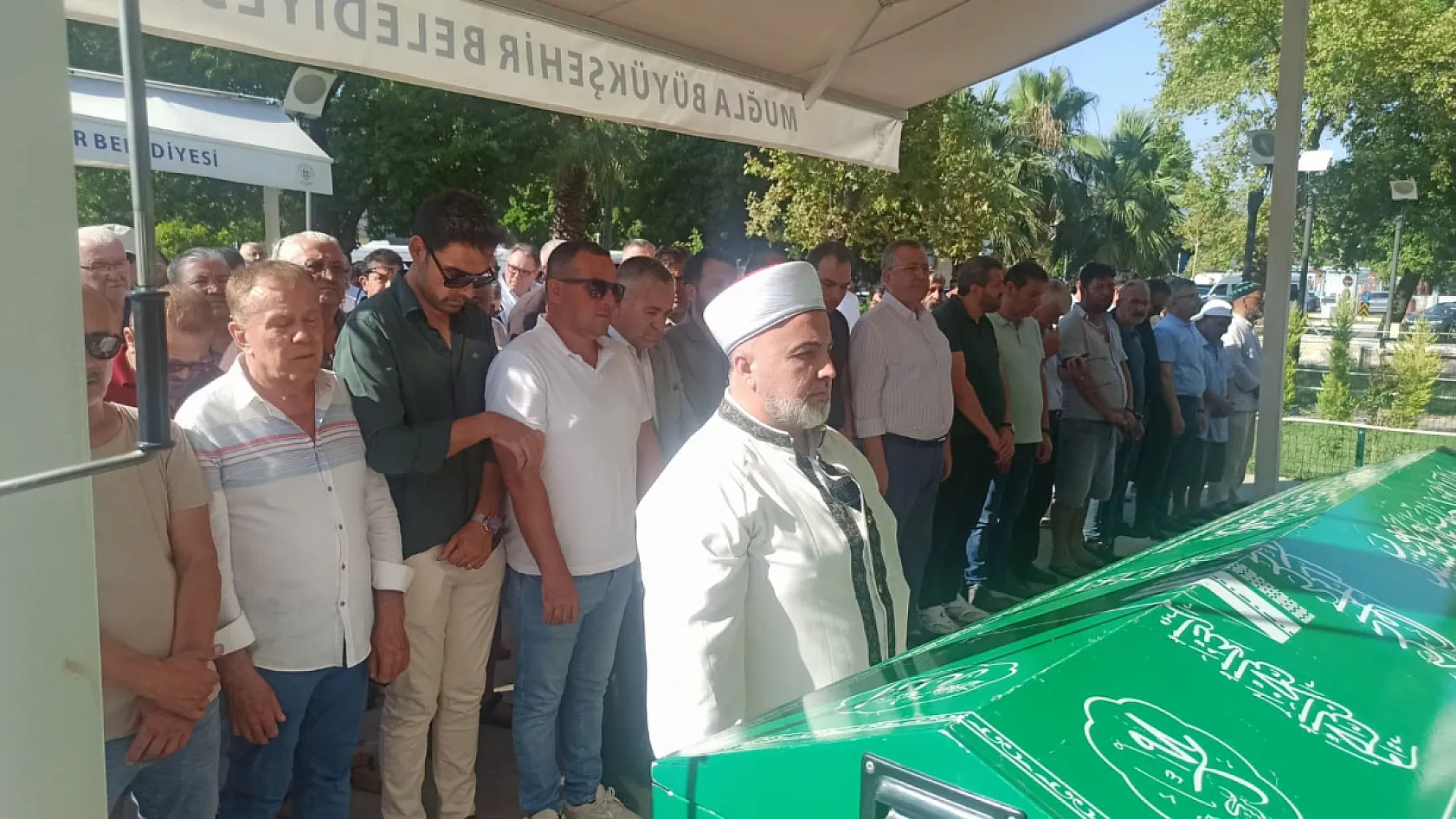 Fethiye Çarşı Caddesi esnaflarından Ömer Eriz son yolculuğuna uğurlandı