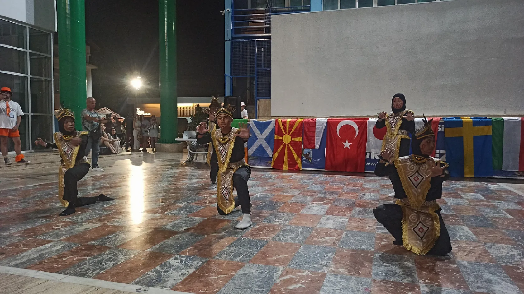 Fethiye'de 12 Ülkeden Gençler Kültür Gecesinde Buluştu