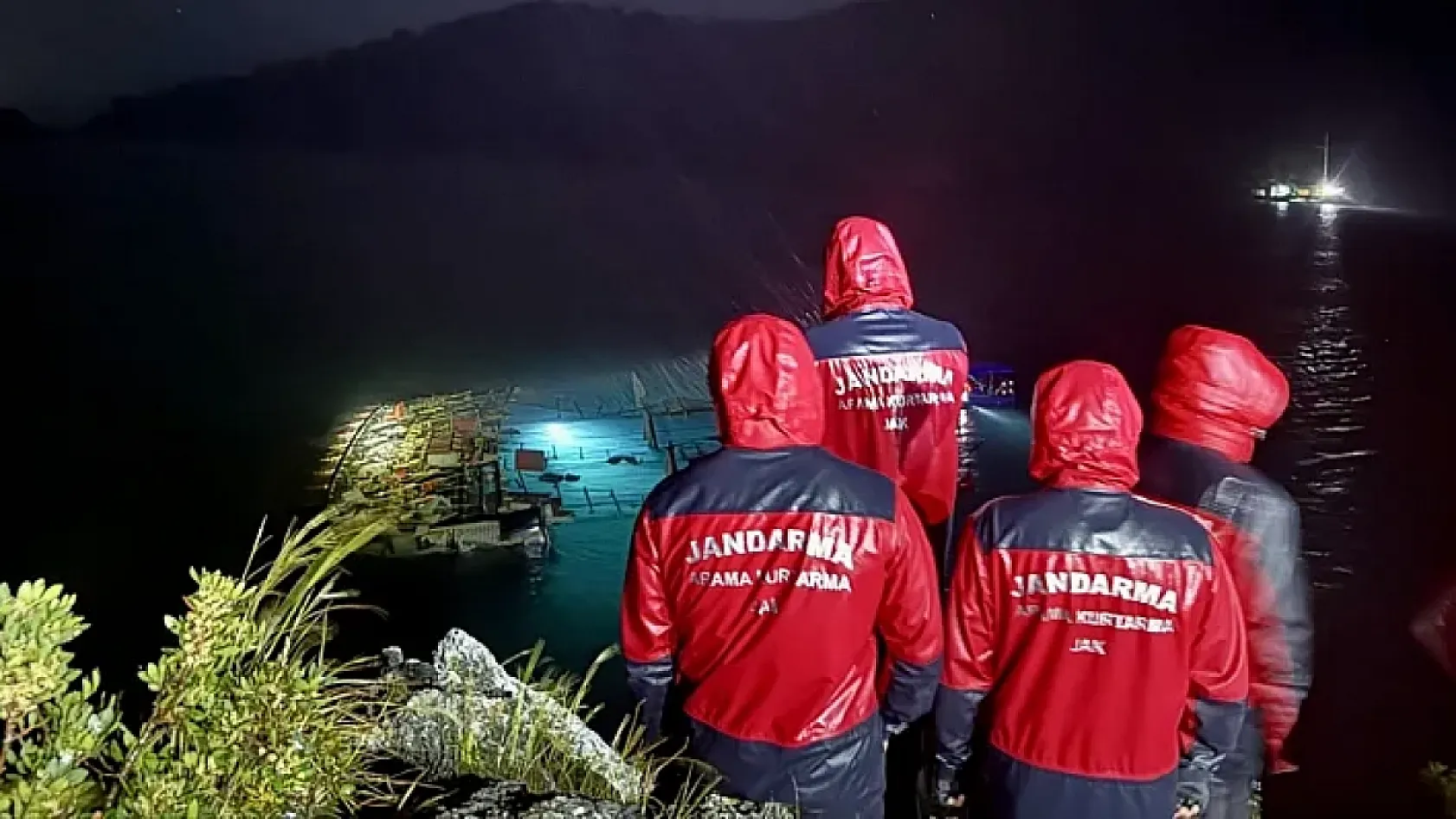 Fethiye'de Batan Tur Teknesinin Çıkarılması İçin Çalışma Başlatıldı
