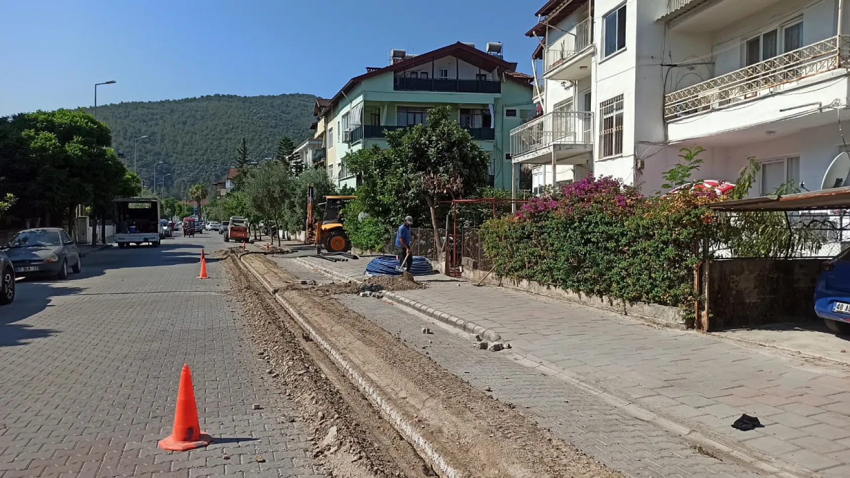 Fethiye'de fiber altyapı çalışması: Pürşah Bey Caddesi'nin bir bölümü trafiğe kapatıldı