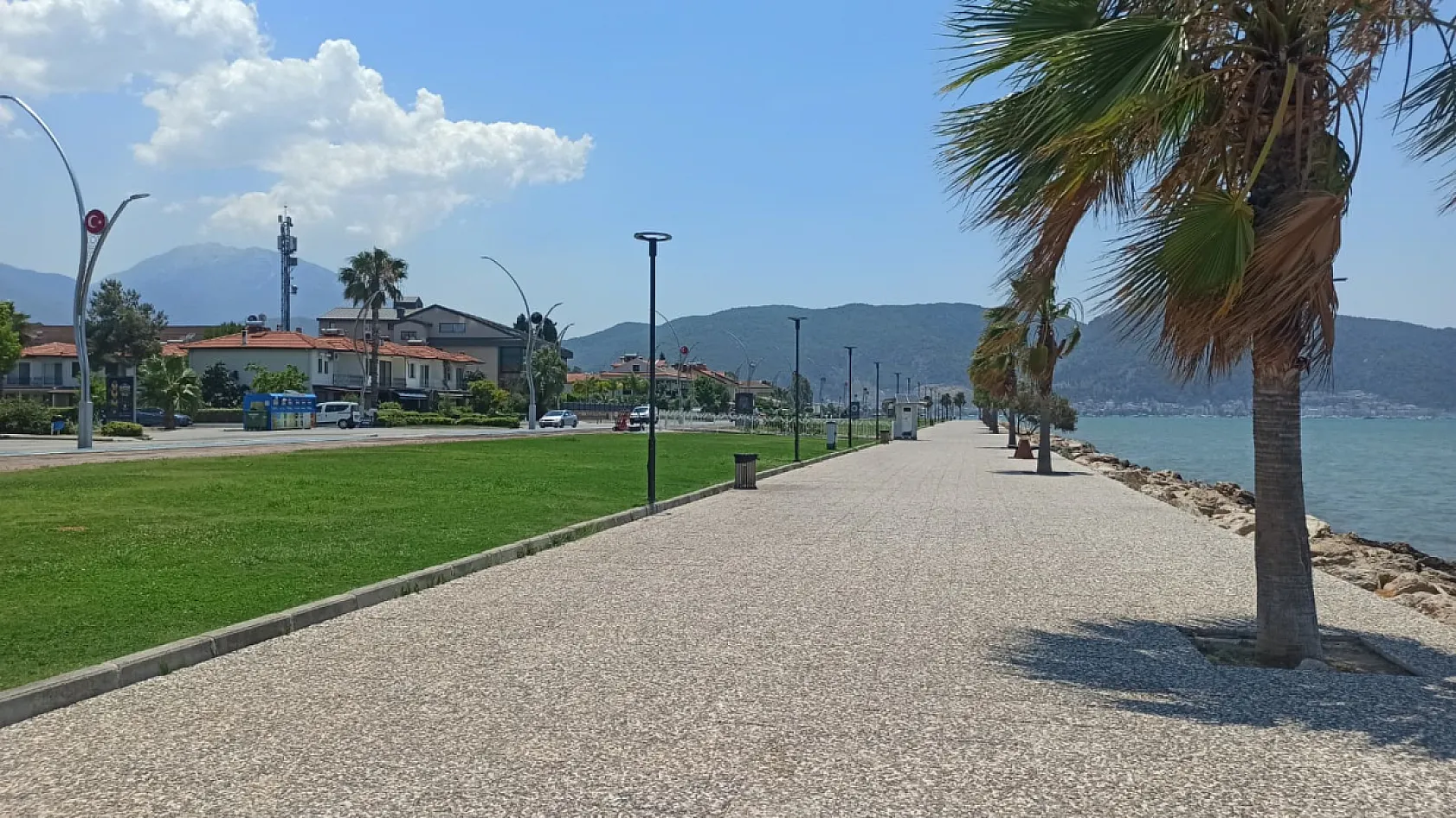 Fethiye'de sıcak hava 3. Etap Sahil Bandı'nı boş bıraktı