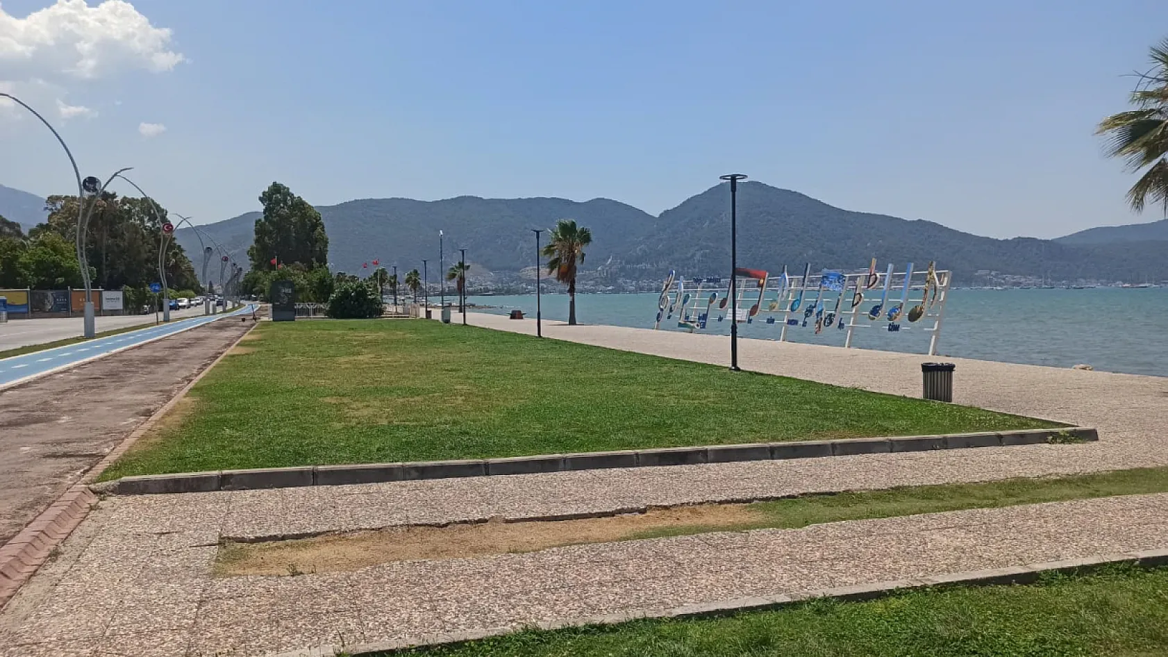 Fethiye'de sıcak hava 3. Etap Sahil Bandı'nı boş bıraktı
