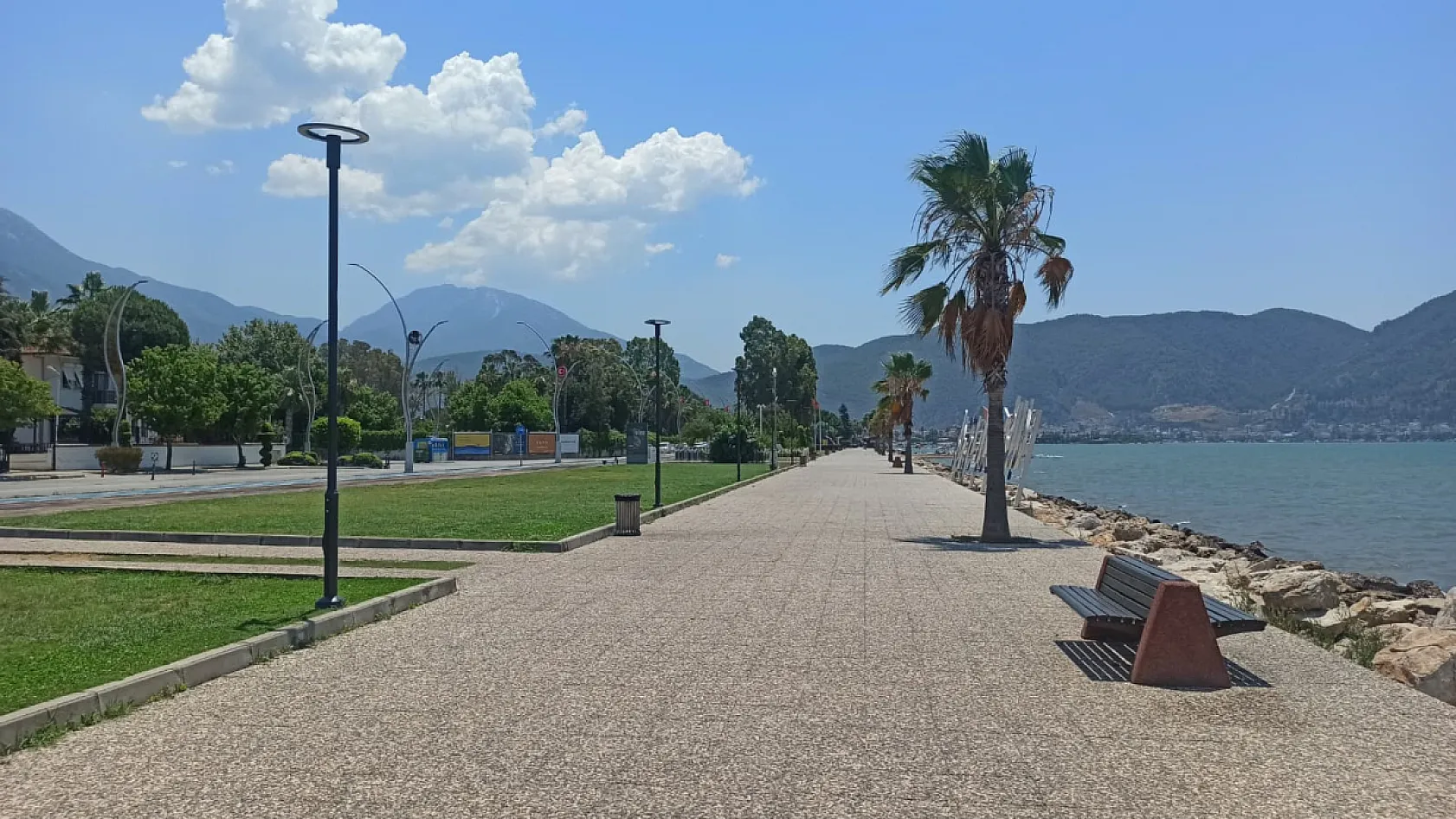 Fethiye'de sıcak hava 3. Etap Sahil Bandı'nı boş bıraktı