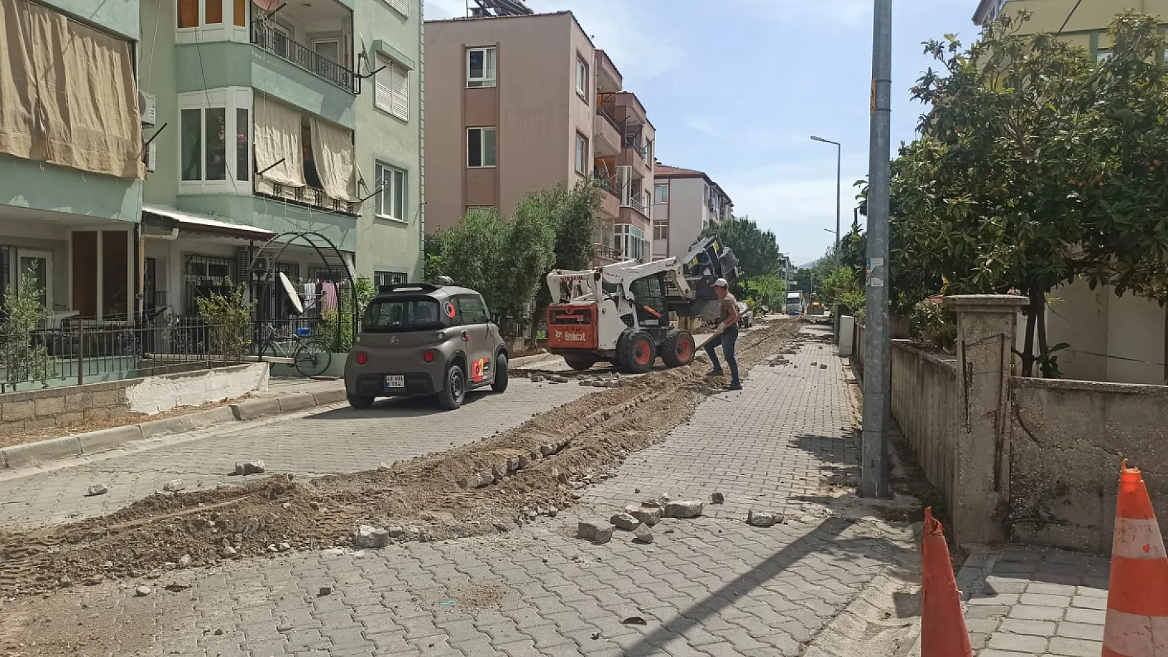 Fethiye'de Tuzla Mahallesi'nde Telekom altyapı çalışmaları sürüyor