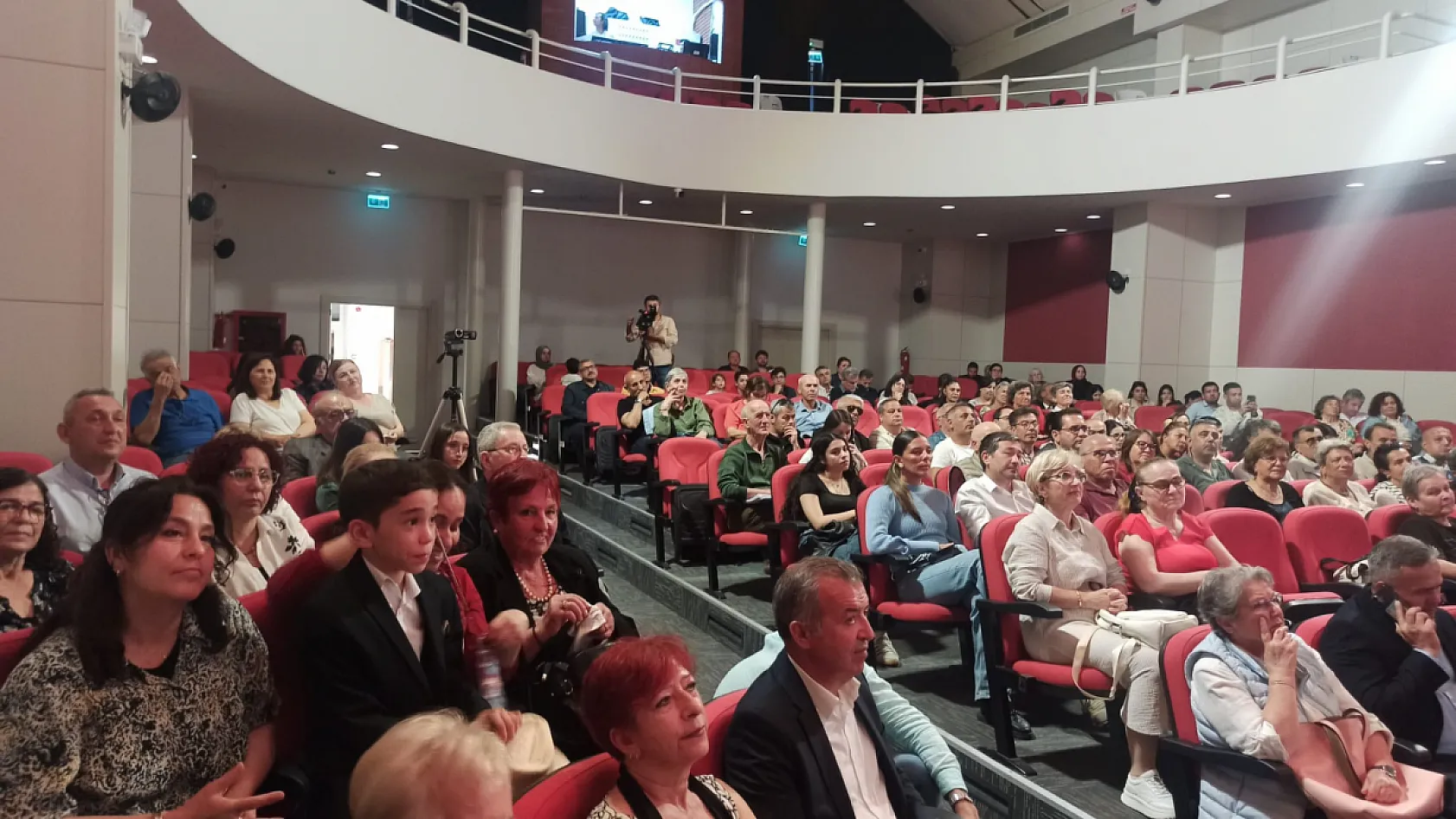 Fethiye'de vefa gecesi: Ünal Şöhret Dirlik anısına düzenlenen yarışmada ödüller sahiplerini buldu