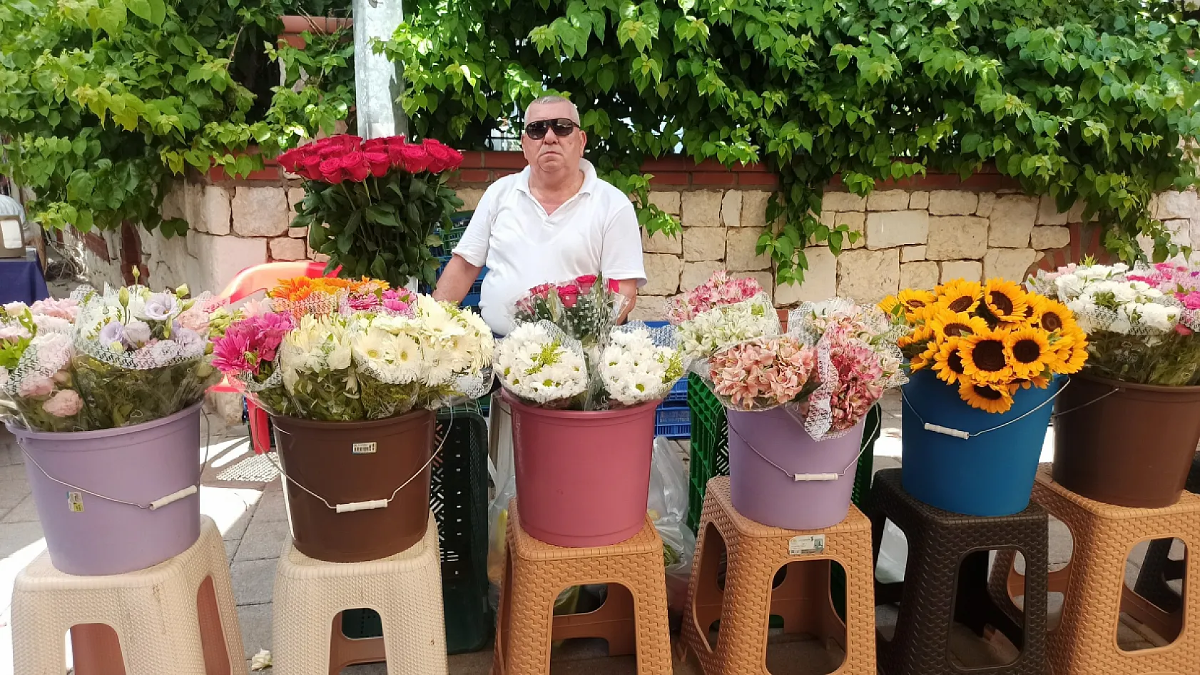 Fethiye'nin Sevilen Esnafı 'Çiçekçi Ahmet' 33 Yıldır Tezgahının Başında