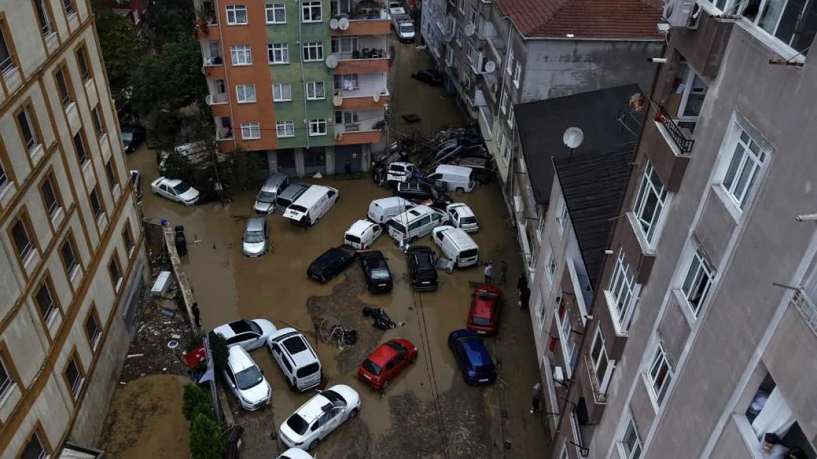 Fotoğraflarla İstanbul'da sel sonrası hasar