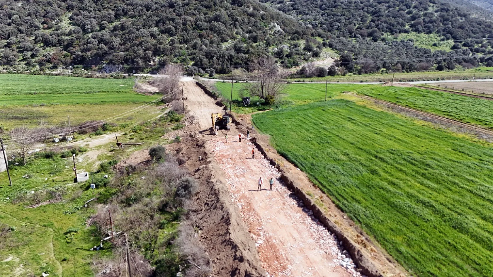 Muğla Büyükşehir'den Milas Kırsalına 80 milyonluk yol yatırımı