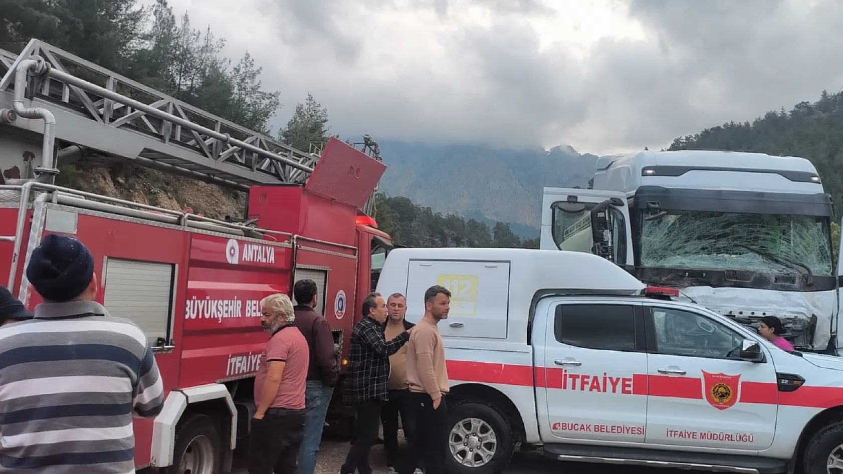 Isparta-Antalya karayolunda feci kaza: 7 ölü