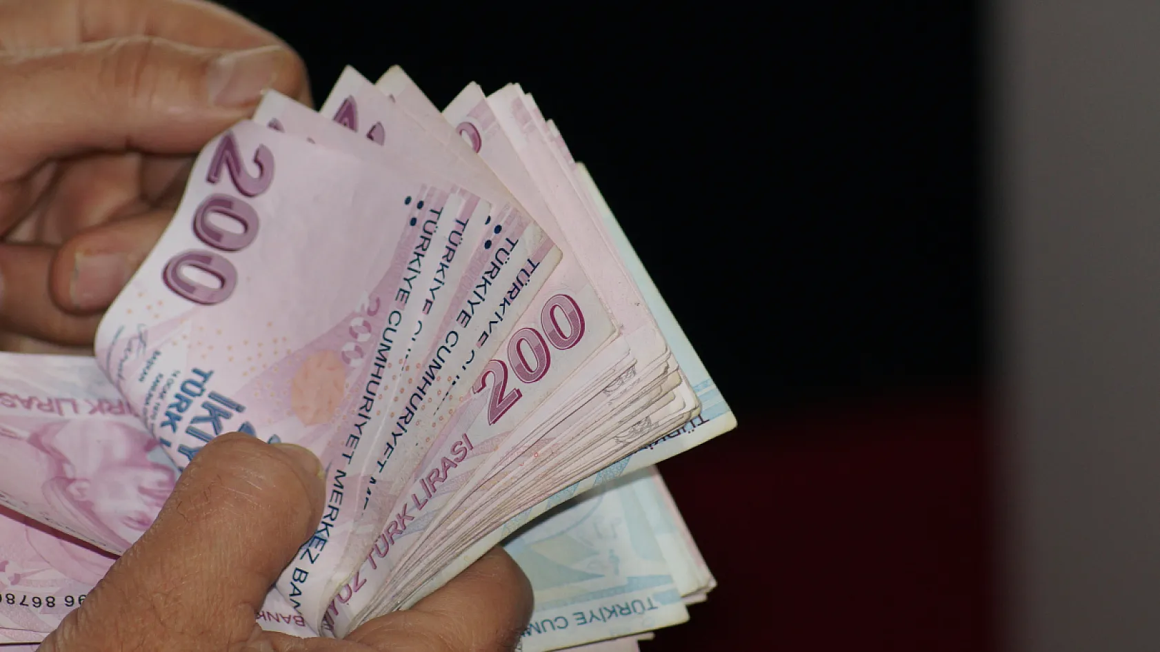 Milyonlarca Çalışan Bekliyor: 1999 Sonrası İçin Kademeli Emeklilik Talebi Gündemde