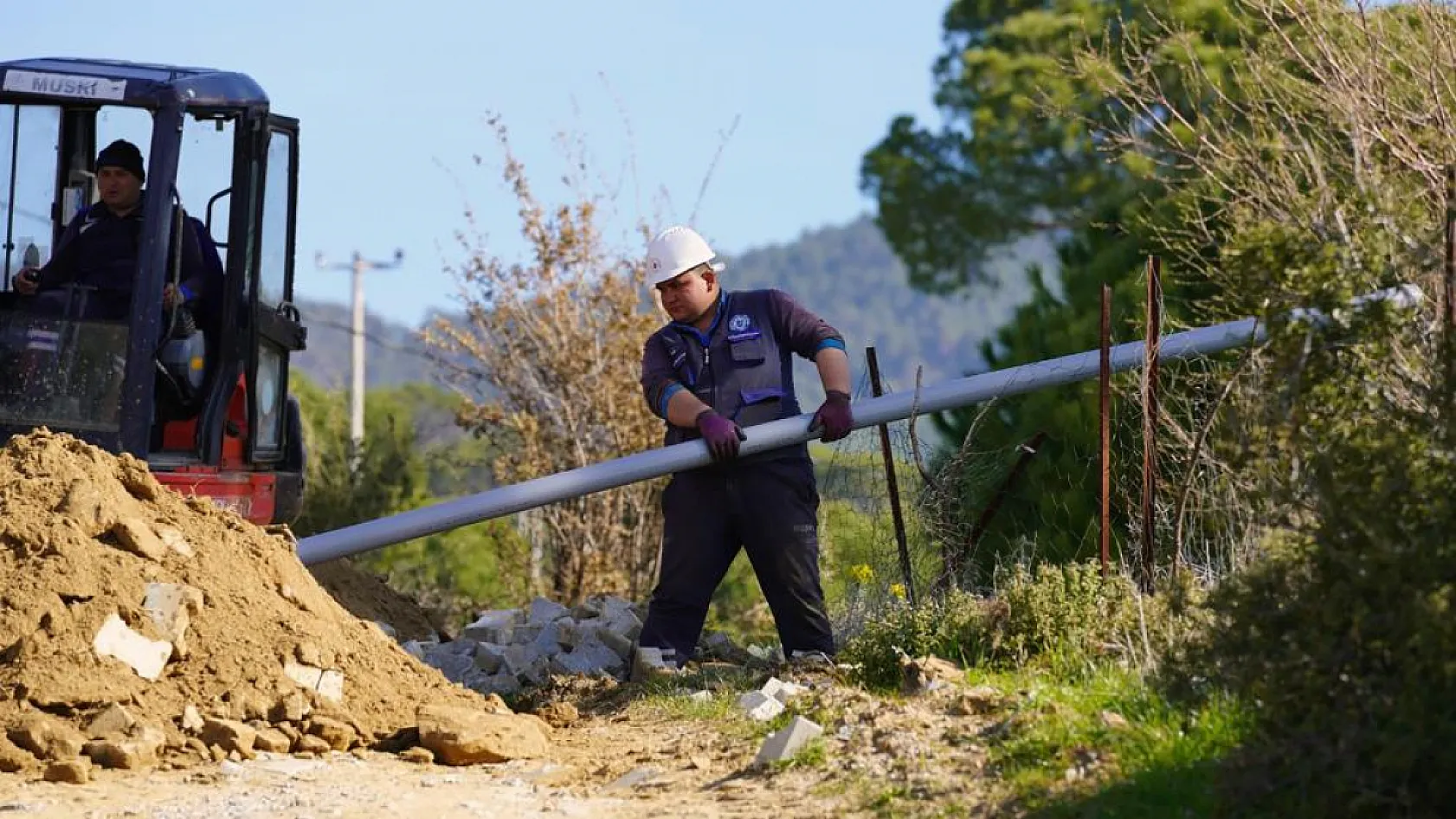 Kavaklıdere Çamlıyurt Mahallesi'nde içme suyu iletim hattı yenilendi