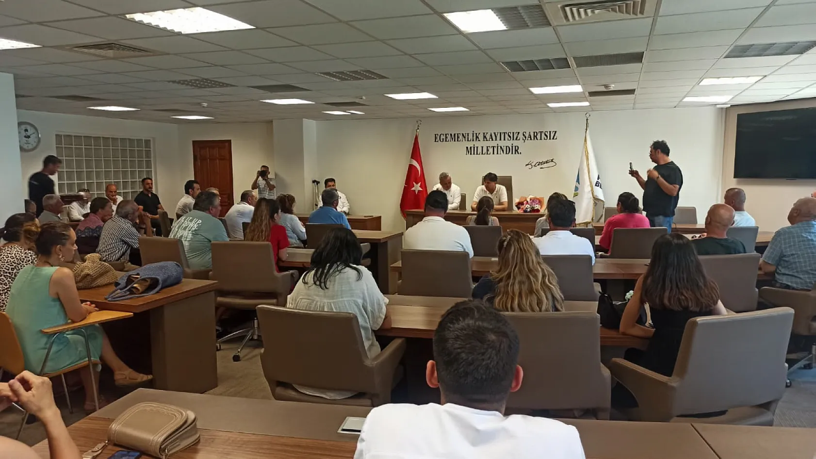 Makam odasına sığmayan buluşma: Göreve dönen Başkan Karaca'yı CHP İlçe Heyeti ziyaret etti