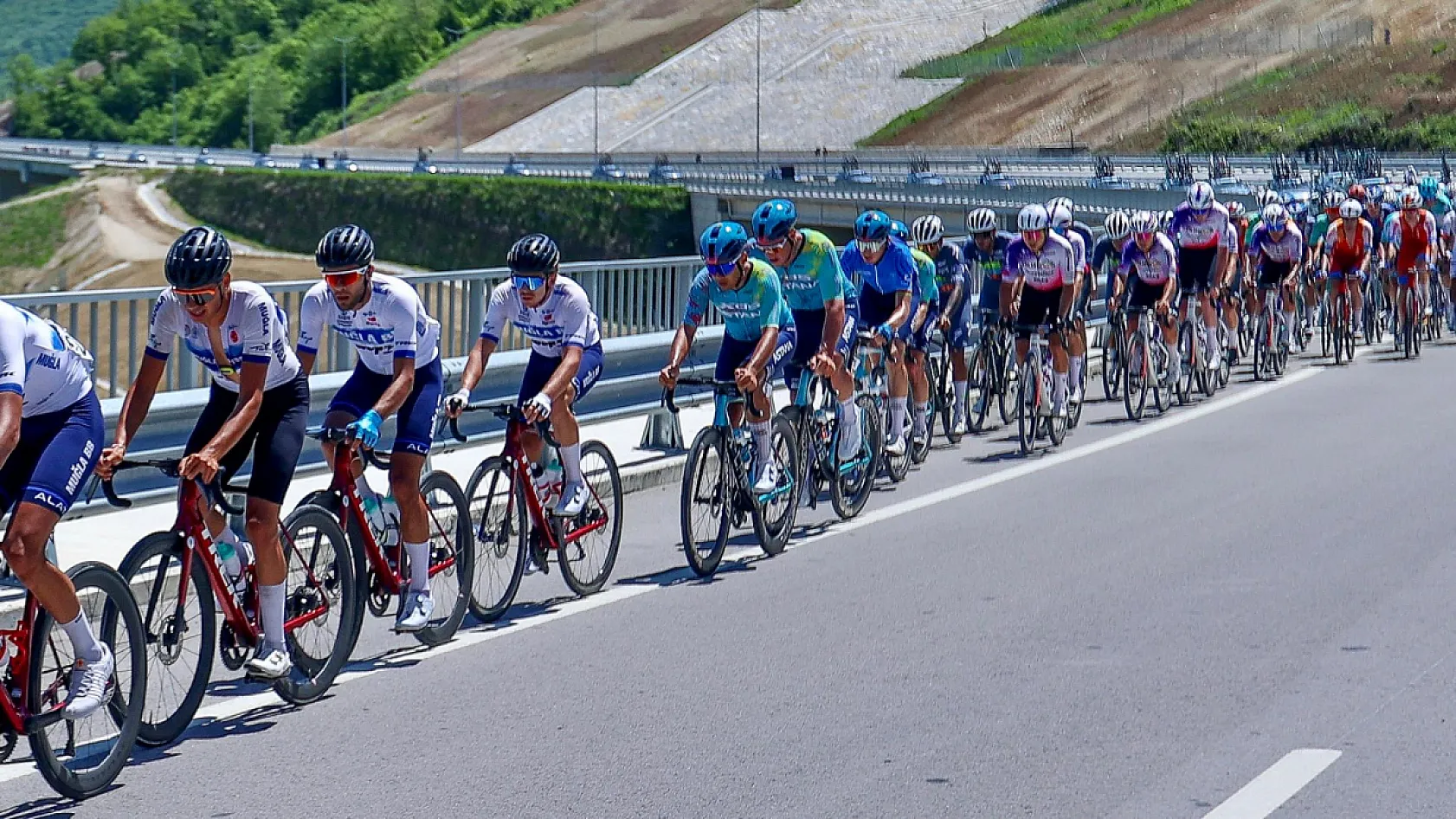 Muğla Büyükşehir'in Pedalları Azerbaycan'da Zirve Mücadelesi Veriyor