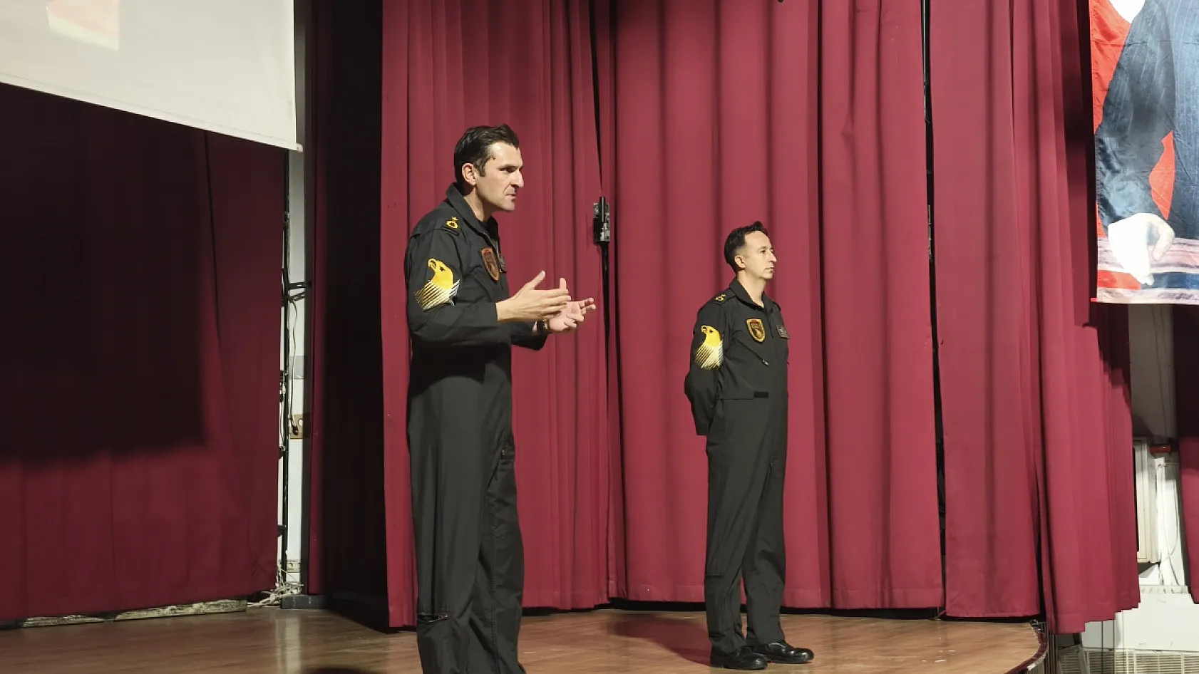 Fethiye'de SOLOTÜRK pilotlarından söyleşi