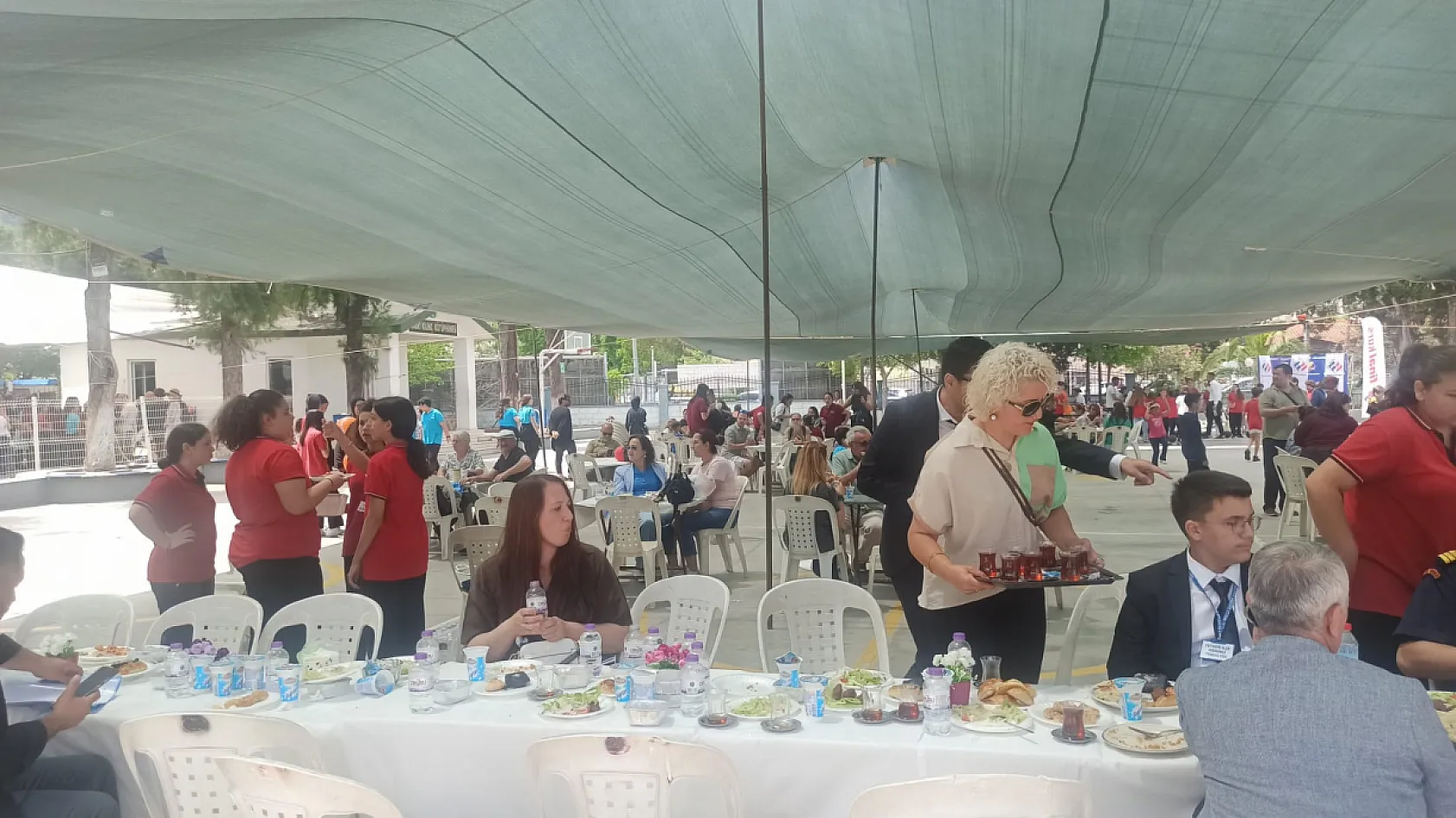 Fethiye Gazi Ortaokulu'nda okul yararına Kermes düzenlendi