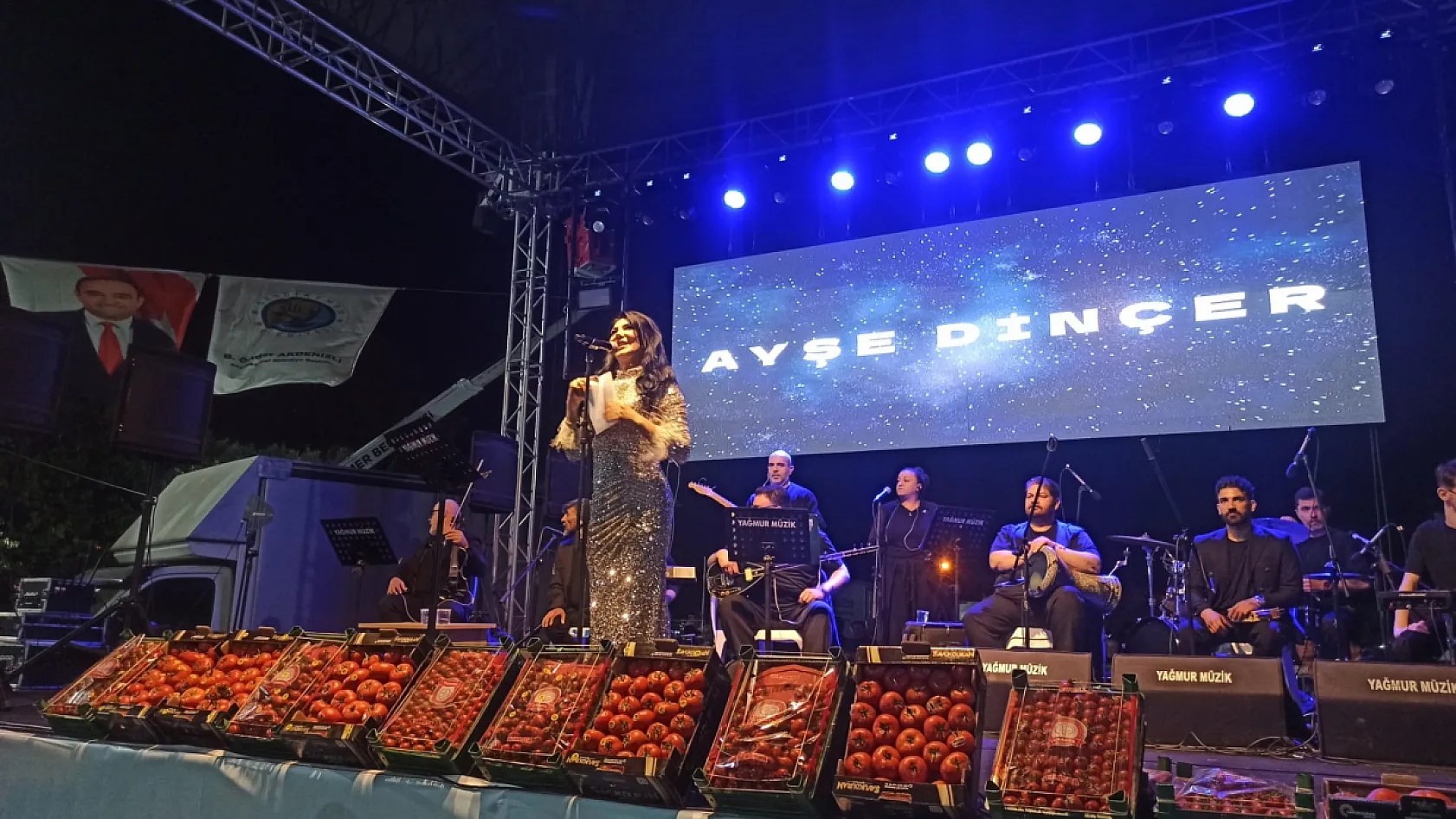 Seydikemer'de Kumluova Domates Festivali, konserlerle taçlandı