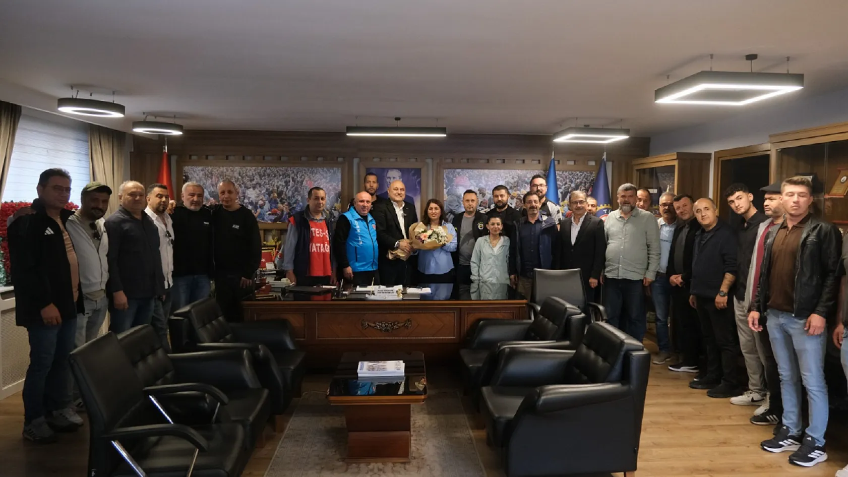Yatağan Belediye Başkanı Başkanı Günay Emekçilerle Omuz Omuza