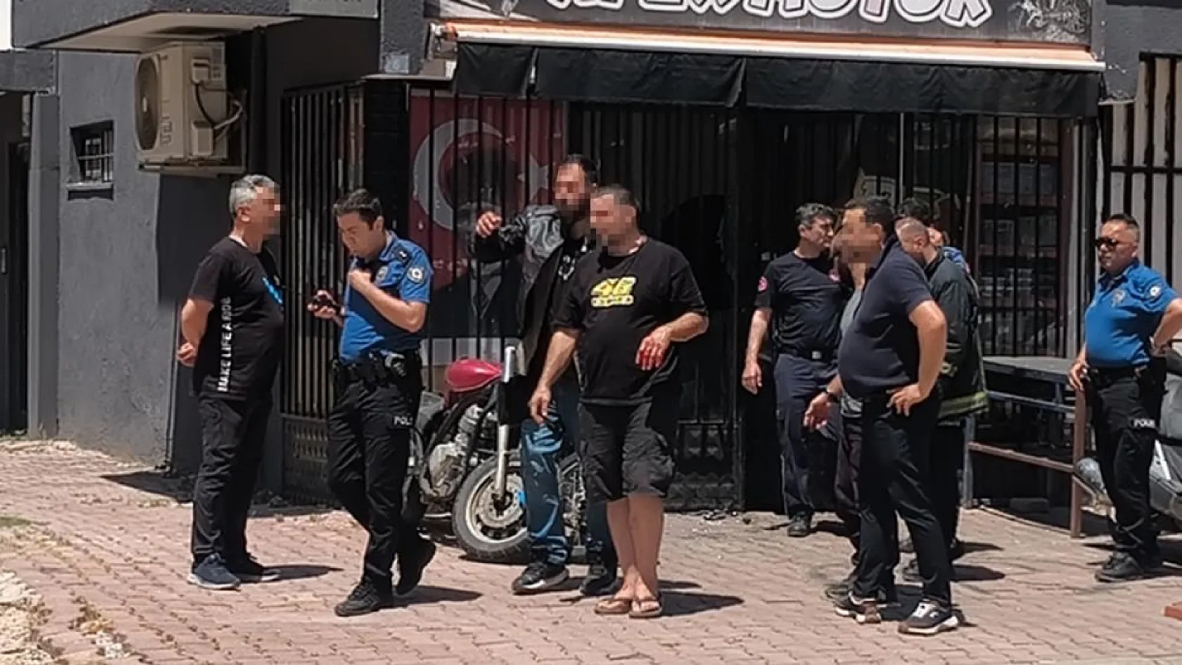 'Ben söz verdim mi tutarım' deyip üzerine benzin dökerek iş yerine kendini kilitledi