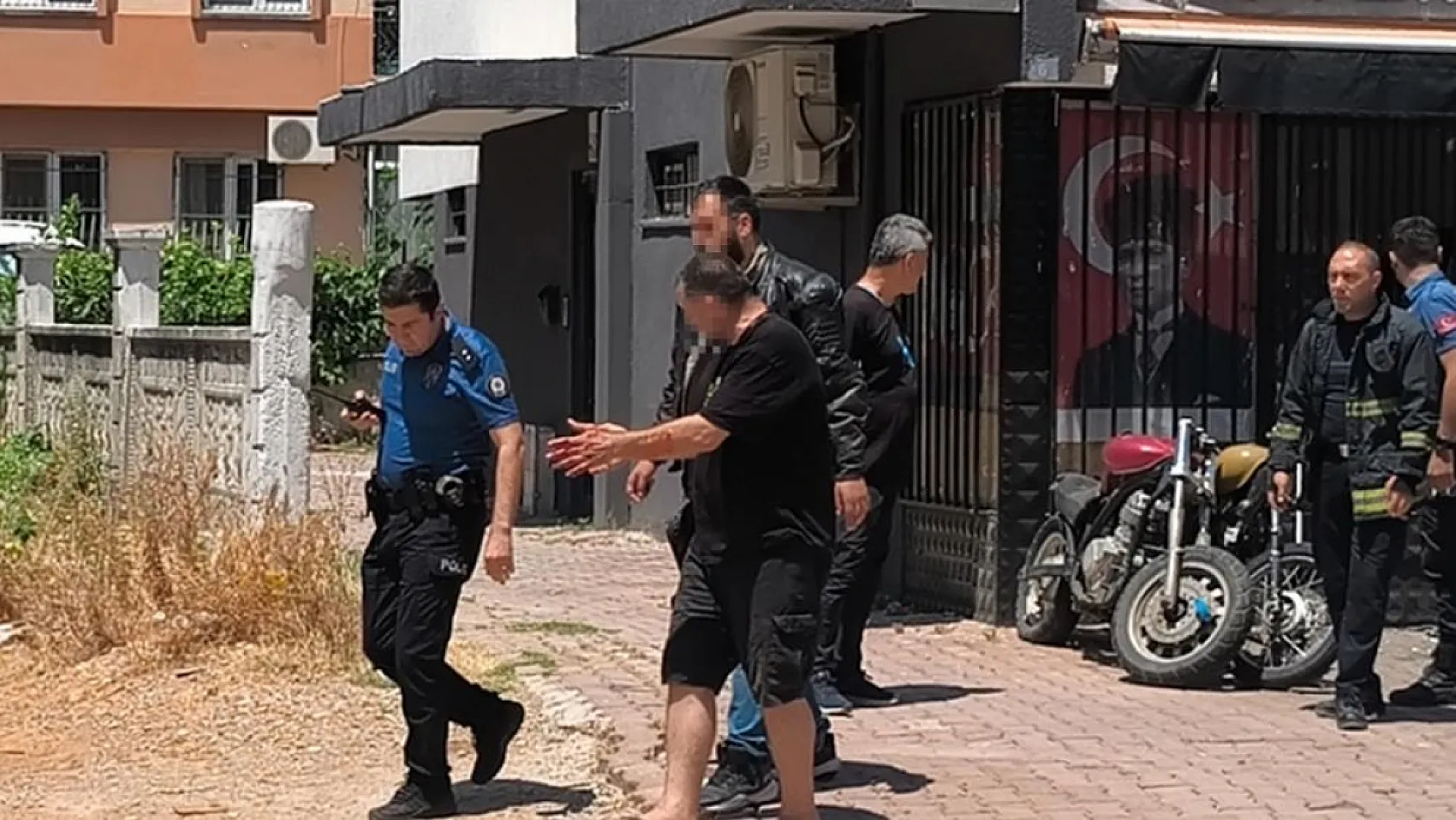 'Ben söz verdim mi tutarım' deyip üzerine benzin dökerek iş yerine kendini kilitledi