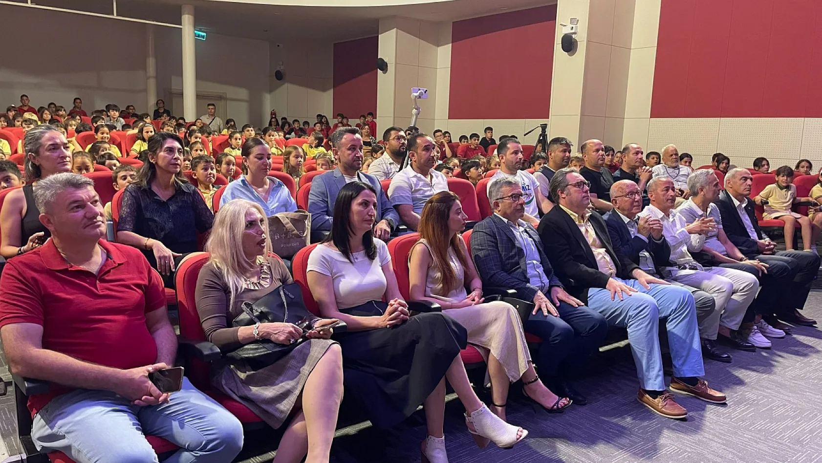 'Temiz Fethiye Mutlu Gelecek' çocukların oyunculuğuyla hayat buldu