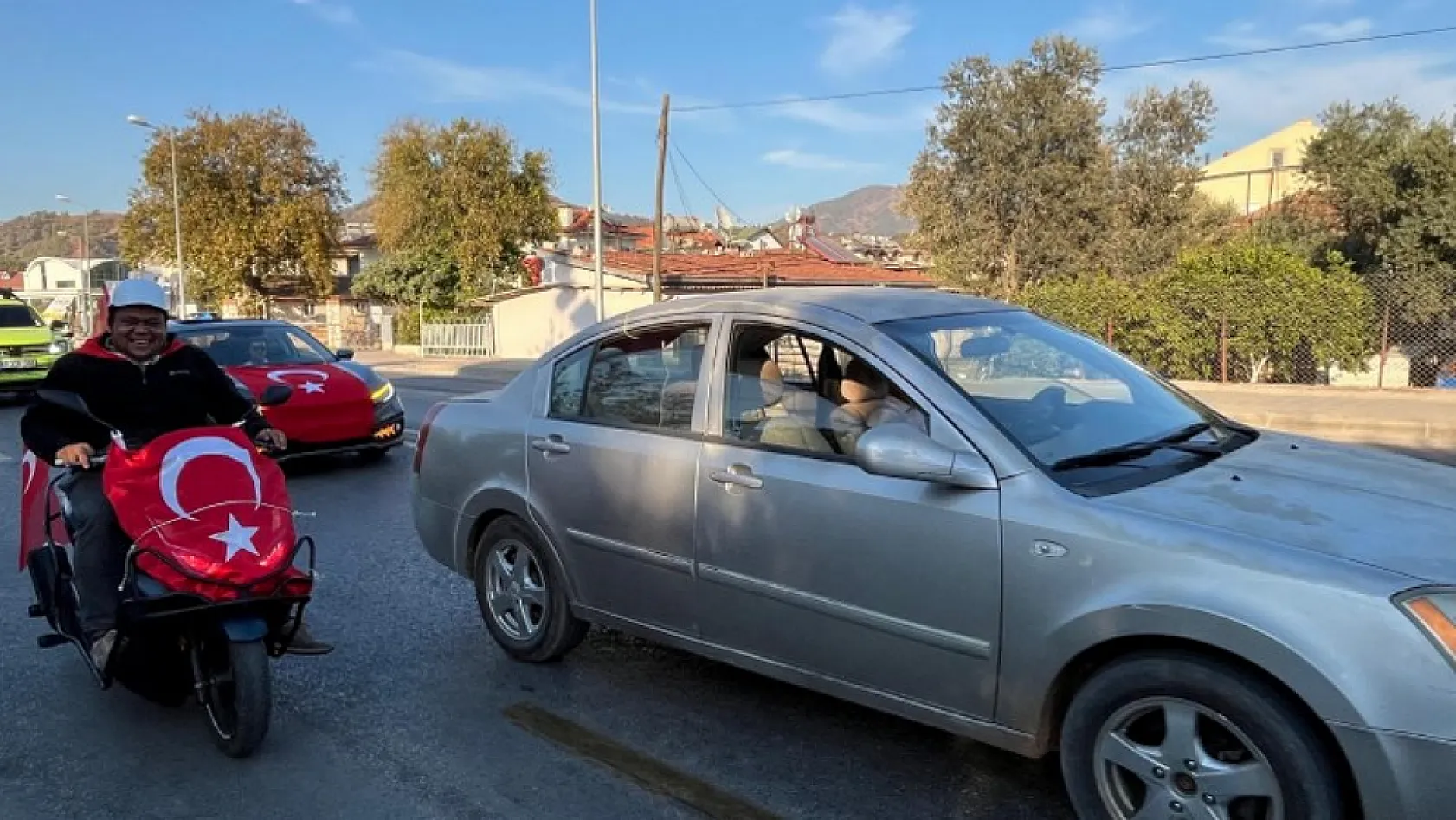 Fethiye'de Belediye Destekleriyle Cumhuriyet Konvoyu Düzenlendi