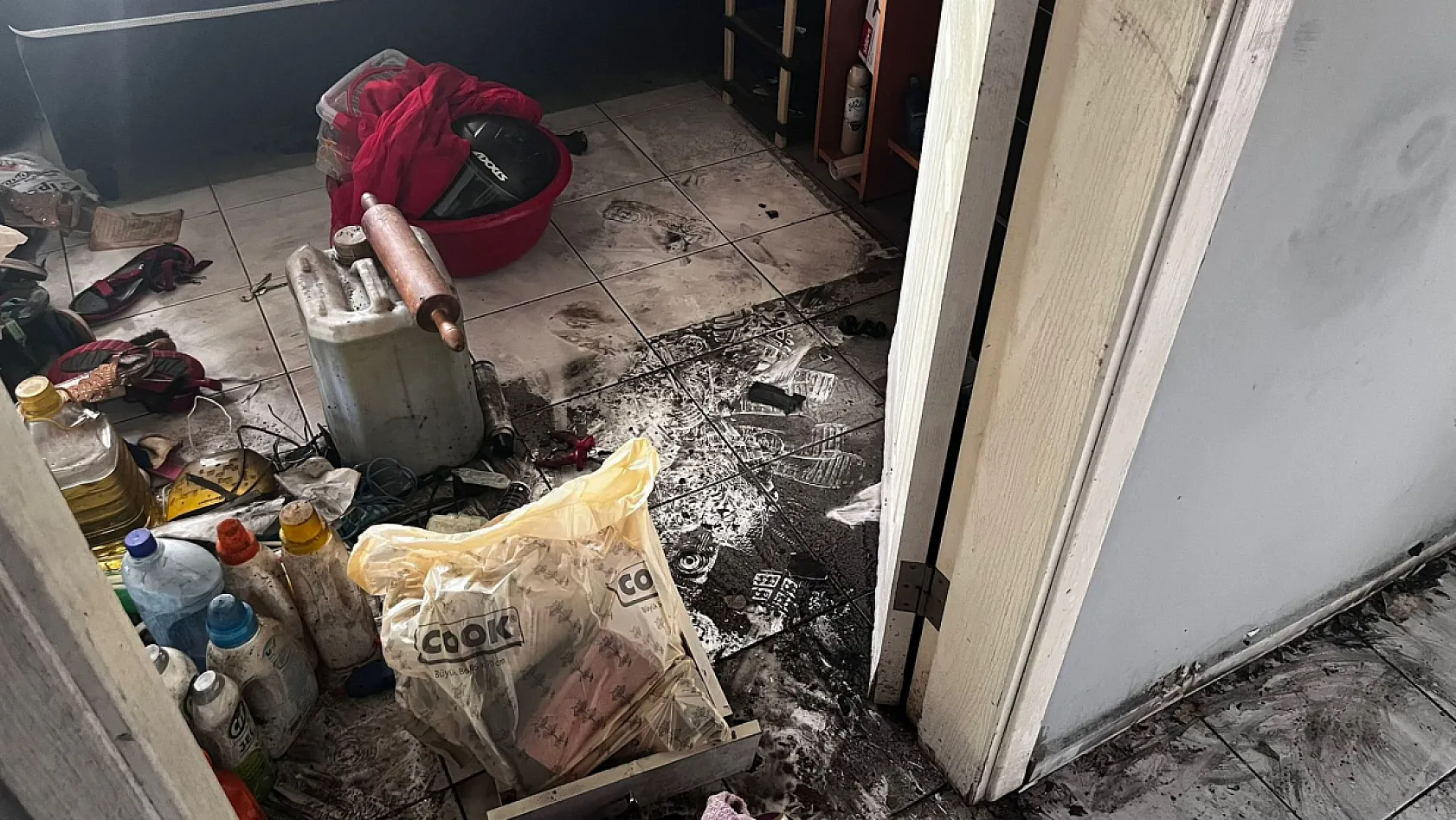 Fethiye'de evi yanan Raziye Hanım yetkililerden yardım istiyor