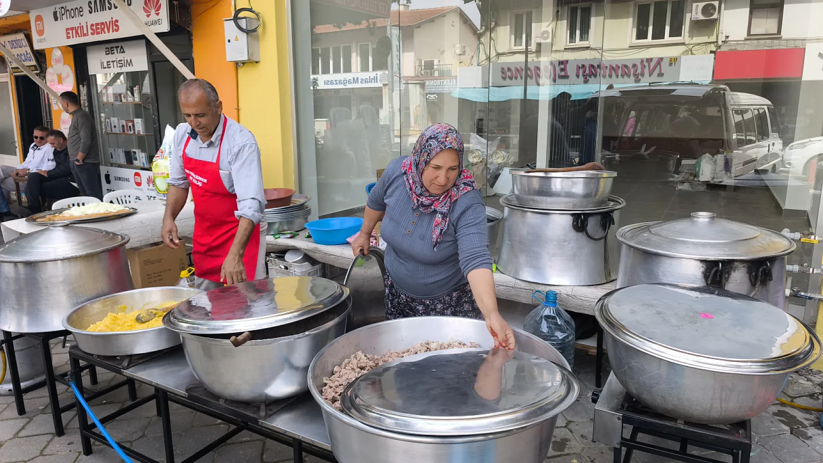 Fethiye'de çarşı esnaflarından iftar yemeğine davet