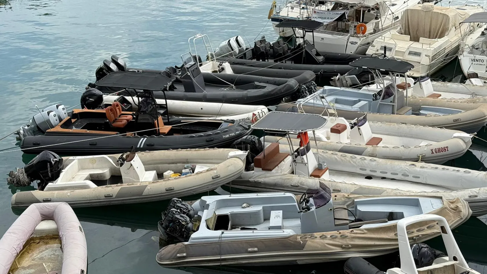 Fethiye'de insan kaçakçılığı operasyonlarında ele geçirilen botlar ihaleyle satılıyor