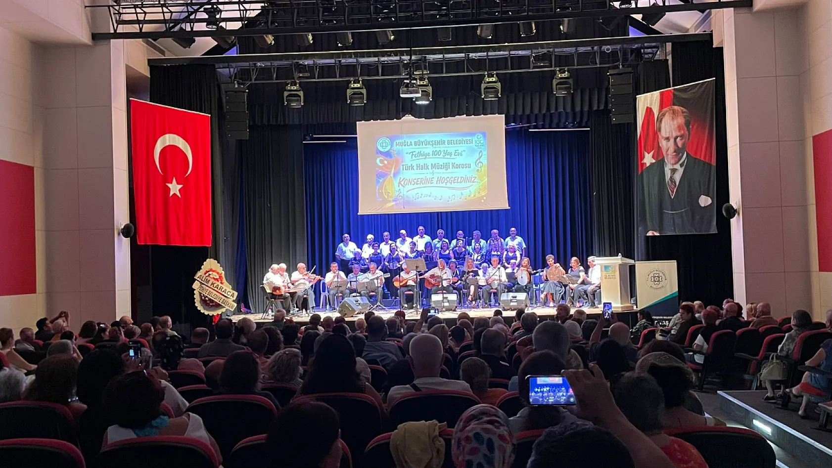 100 Yaş Evi Korosu Fethiye'de Alkış Topladı