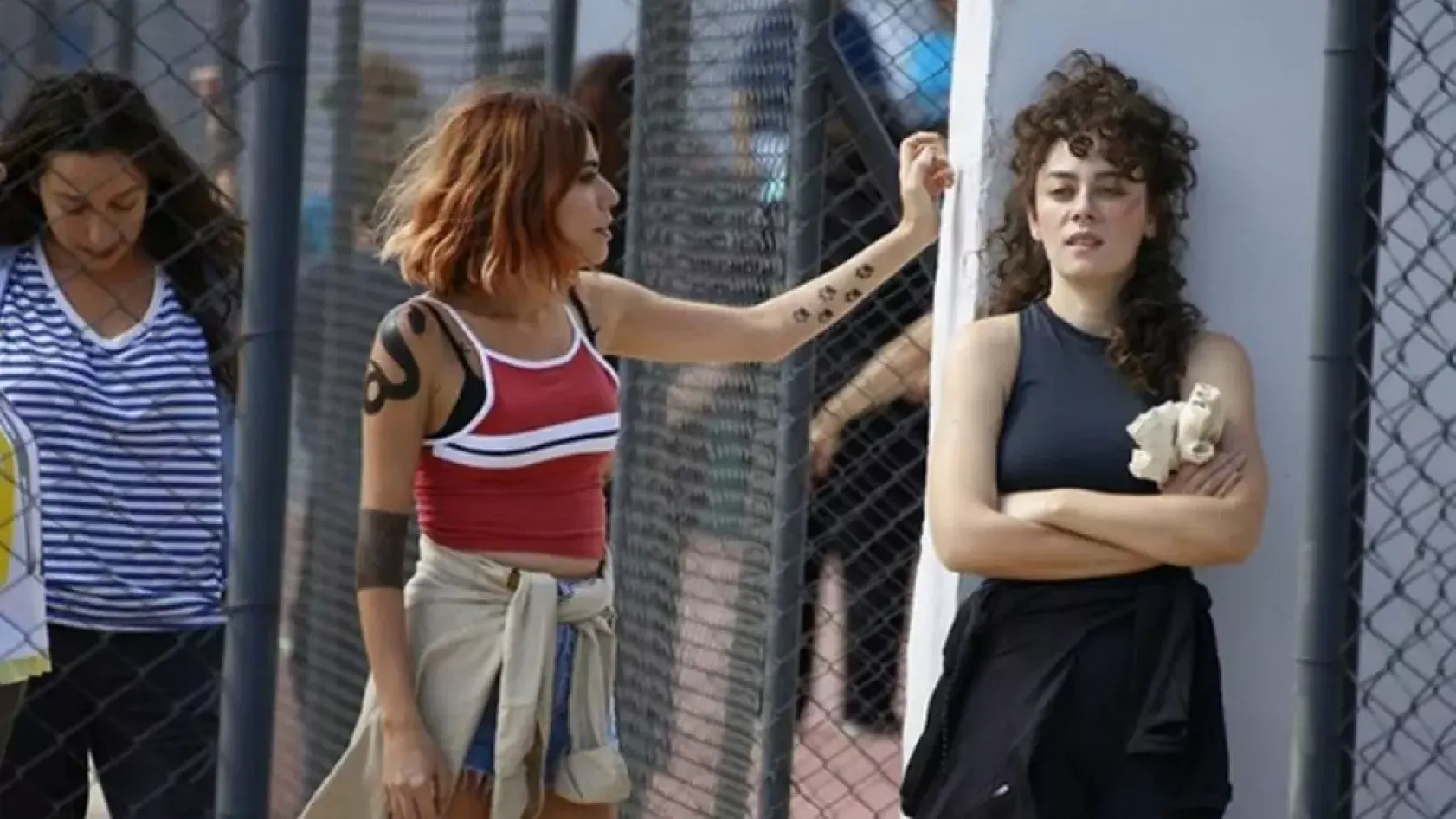'Avlu' geri dönüyor! Demet Evgar efsane rolüne yeniden can verecek mi?