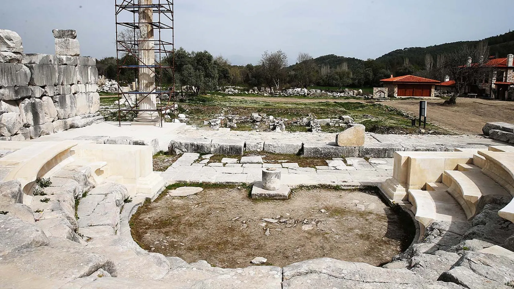 Stratonikeia'nın meclis binası Geleceğe Miras projesiyle ayağa kaldırılıyor