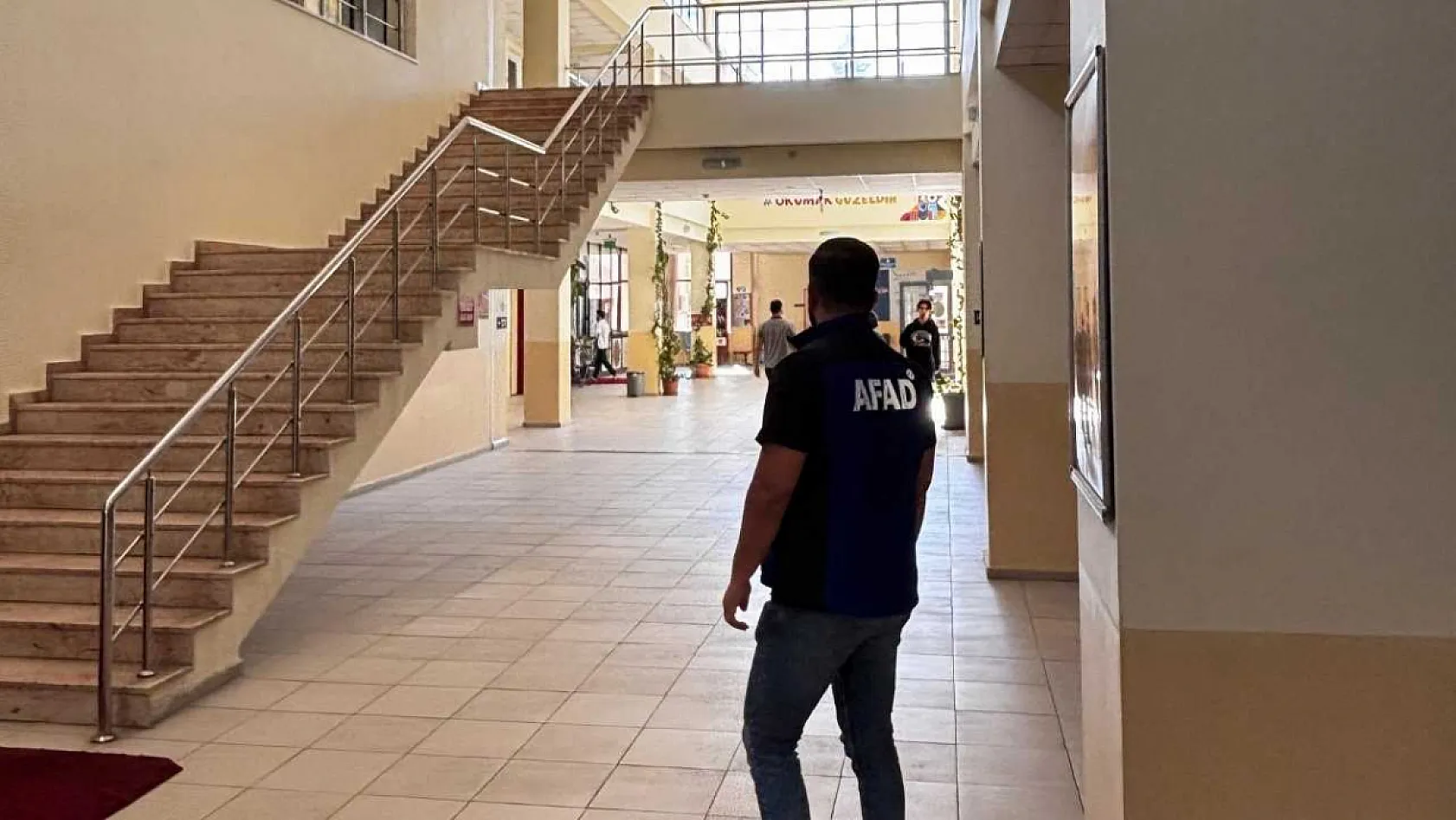 AFAD, KYK yurtlarında afet eğitimi ve deprem tatbikatı gerçekleştirildi