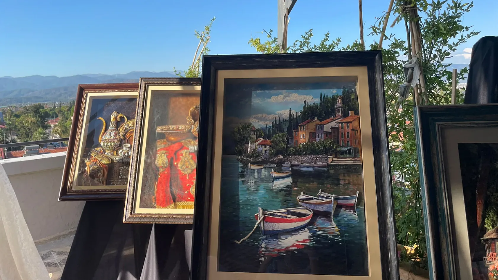 Fethiye'de Gülden Temel Erdönmez'in Rölyef Sergisi Sanatseverlerden Yoğun İlgi Gördü