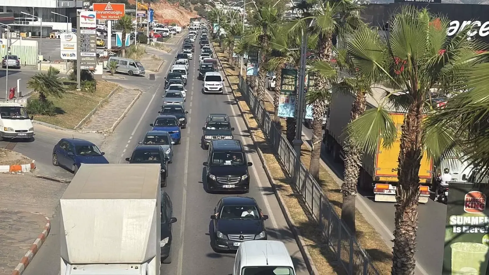 Akın akın geldiler! Kurban Bayramı'nda Bodrum'a 24 saatte 50 bin araç girdi