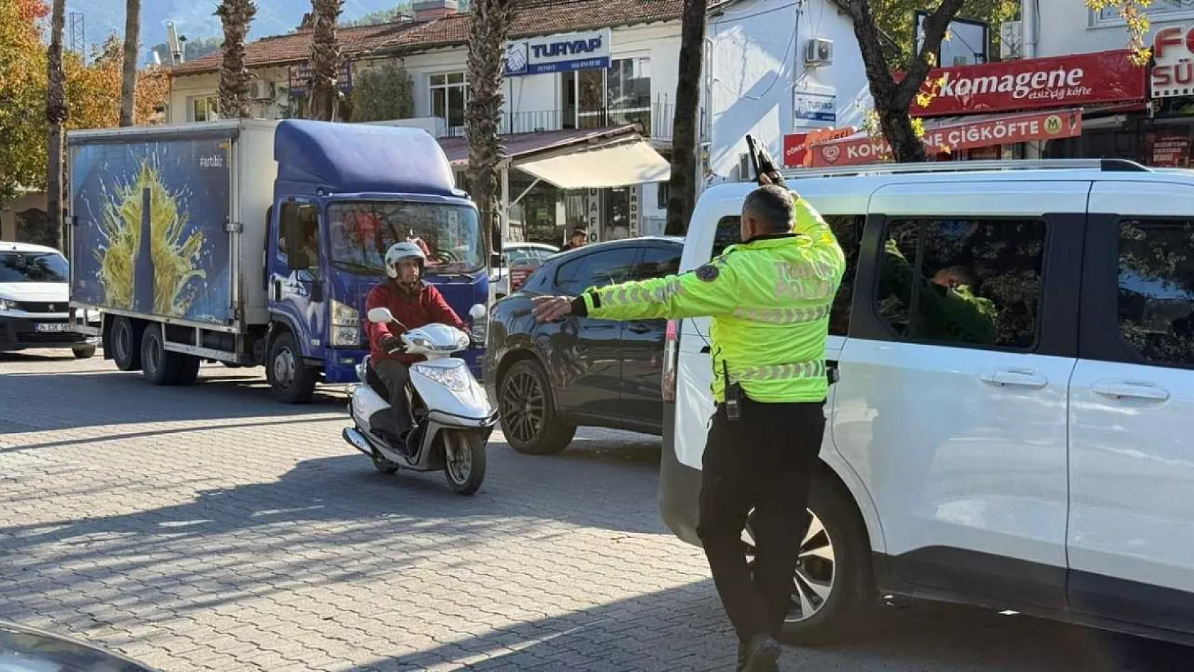 Fethiye'de araç ve motosiklet sürücülerine belge kontrolü