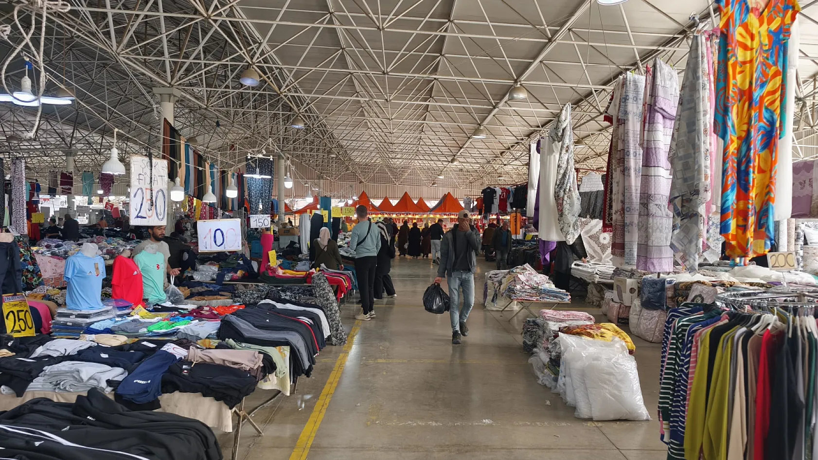 Fethiye'de bayram öncesi 'Alışveriş Festivali' büyük ilgi görüyor