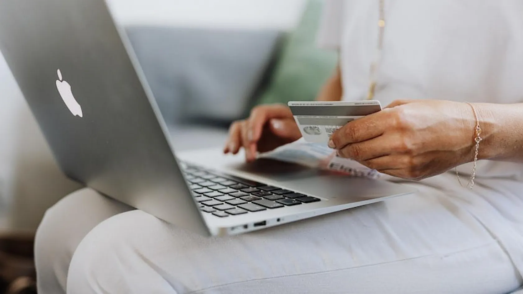 Online alışverişte siber saldırıdan korunmak için ne yapmalıdır?