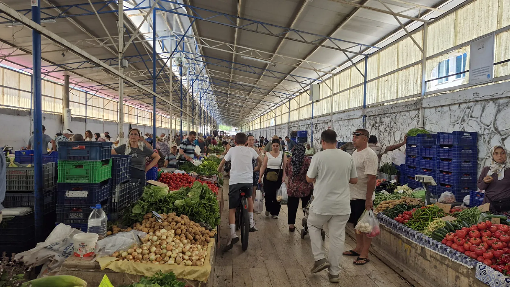 Fethiye Cuma Pazarı'nda üretici esnafından denetim çağrısı: 'Gerçek üreticiler desteklenmeli'