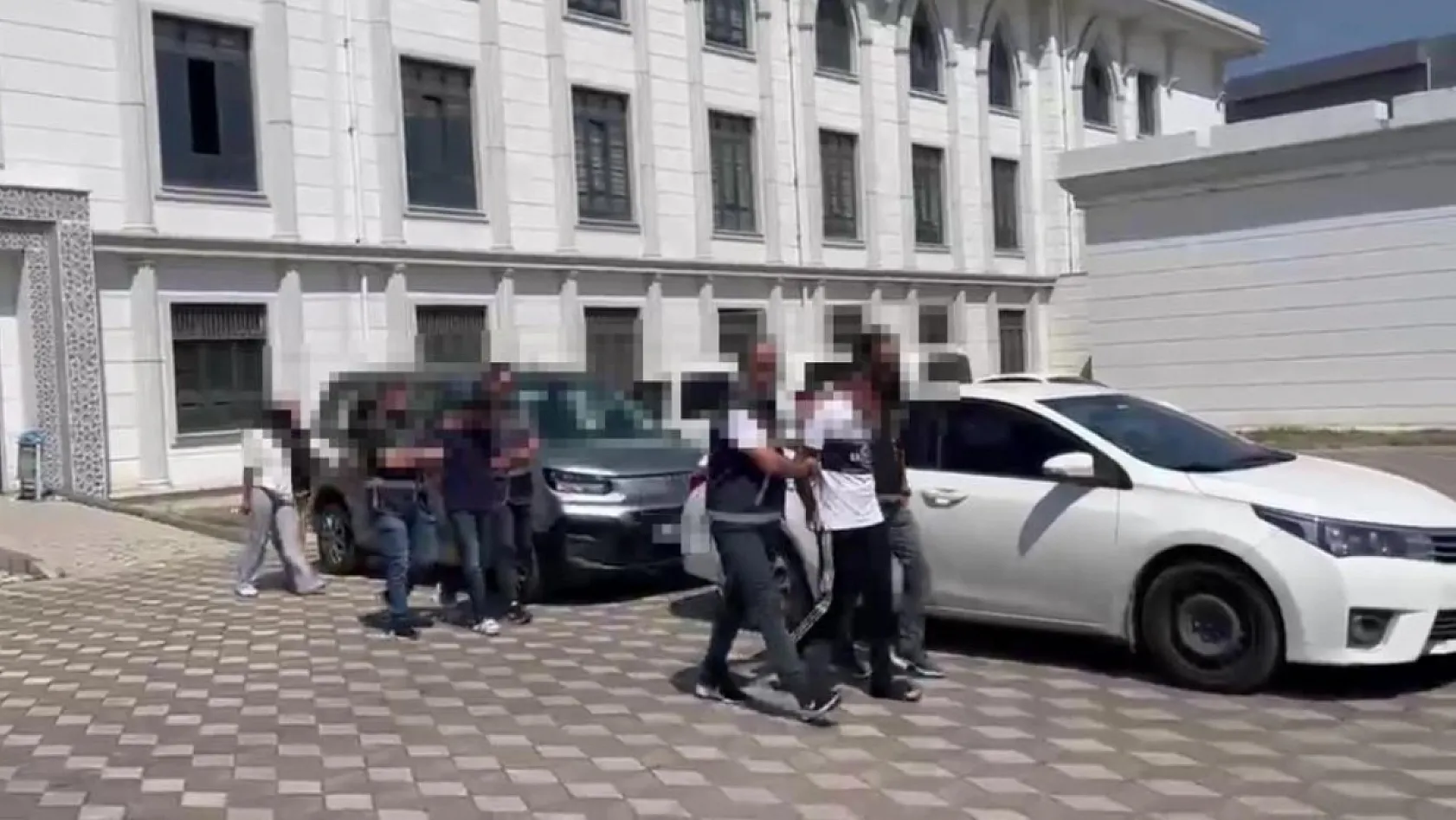 18 yaşındaki Ece Naz, kahvaltı hazırlarken sırtından vurulmuş