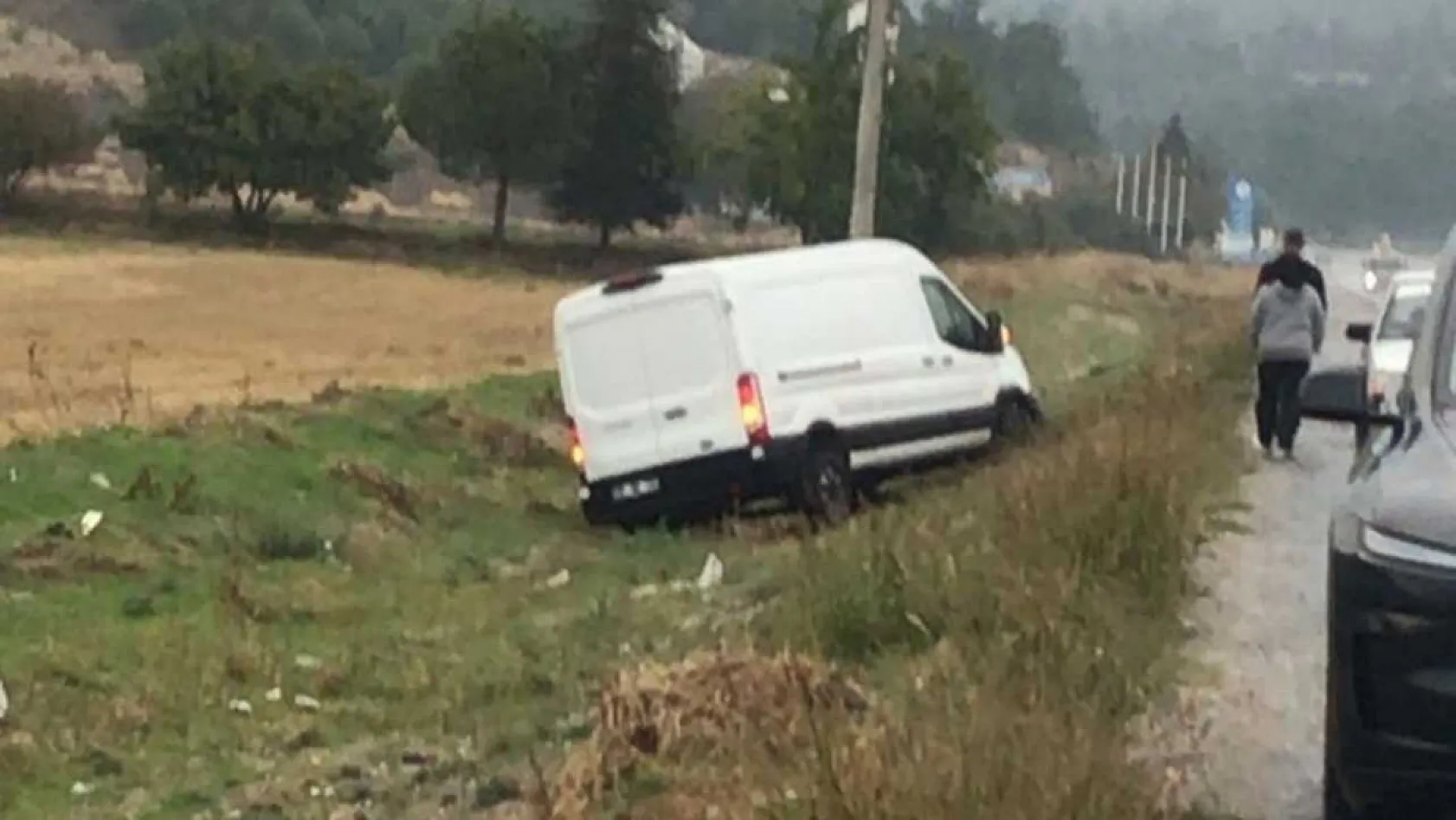 Kamyonet ile otomobilin çarpıştığı kazada 5 kişi yaralandı