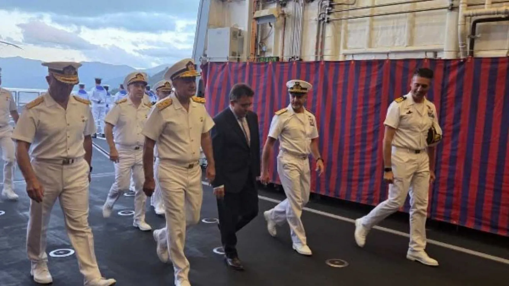 İtalya Deniz Kuvvetlerine ait fırkateyn, Marmaris'e liman ziyaretinde bulundu