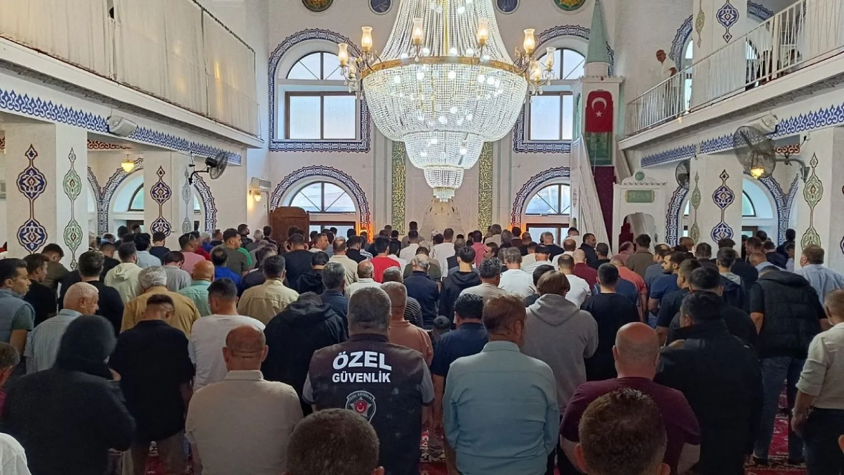 Fethiye'de Kurban Bayramı Namazı Yeni Camii'nde Kılındı: Diyanet İşleri Başkan Yardımcısı Osman Şahin'den Birlik Mesajı