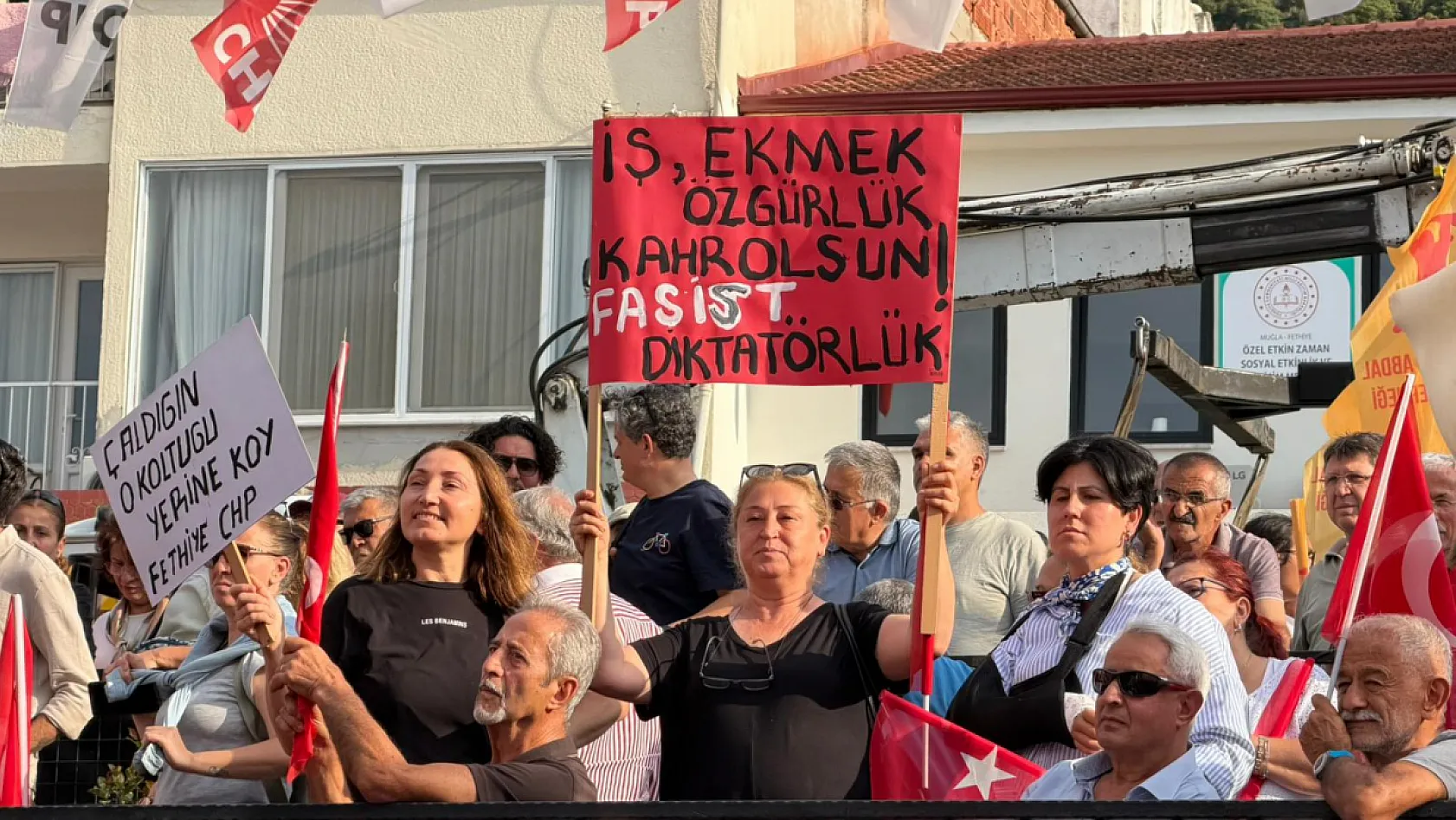 Fethiye'de 'Sandık İradesi' Yürüyüşü