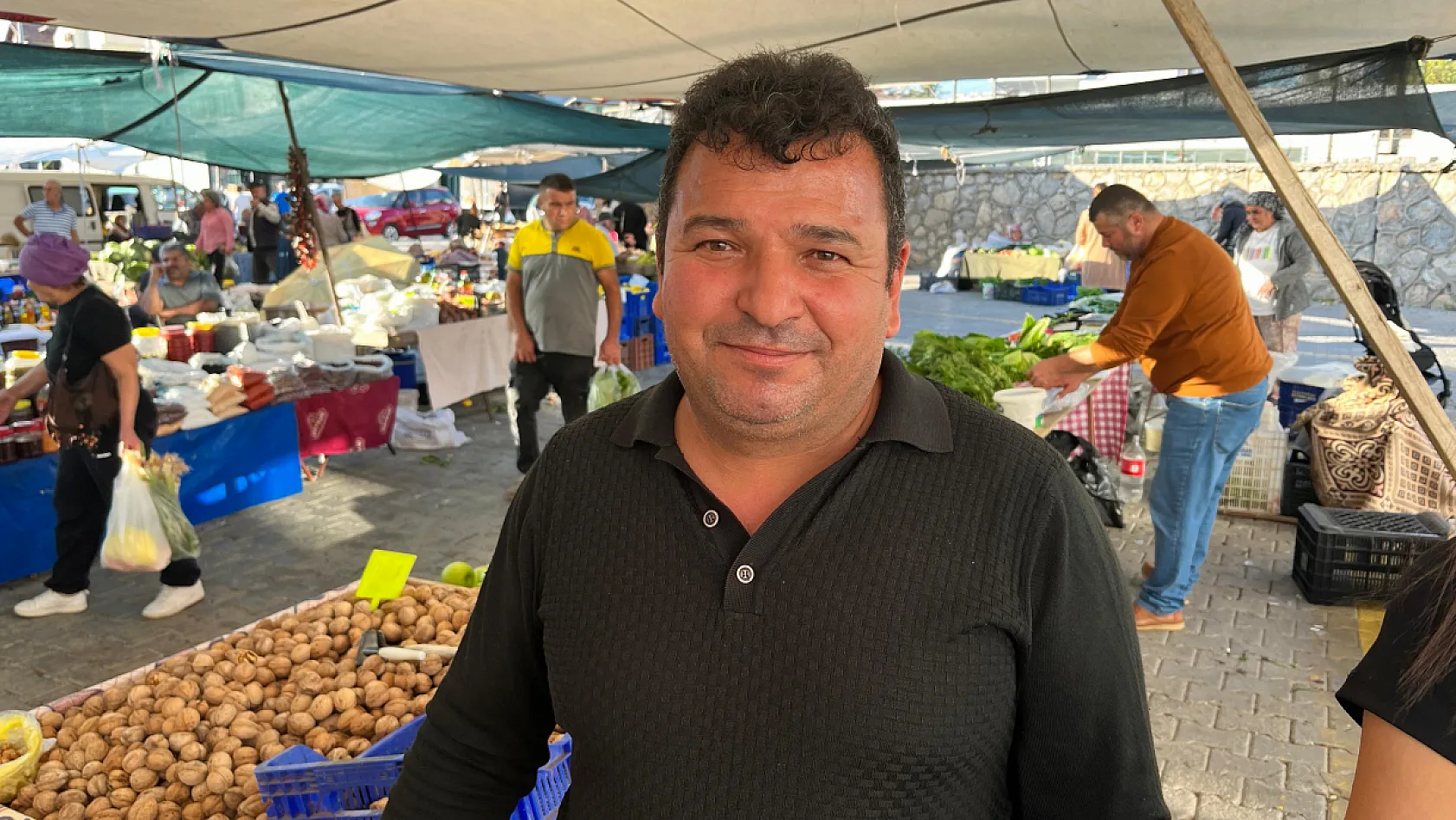 Fethiye Cuma Pazarı'nda Ceviz Satışları Devam Ediyor