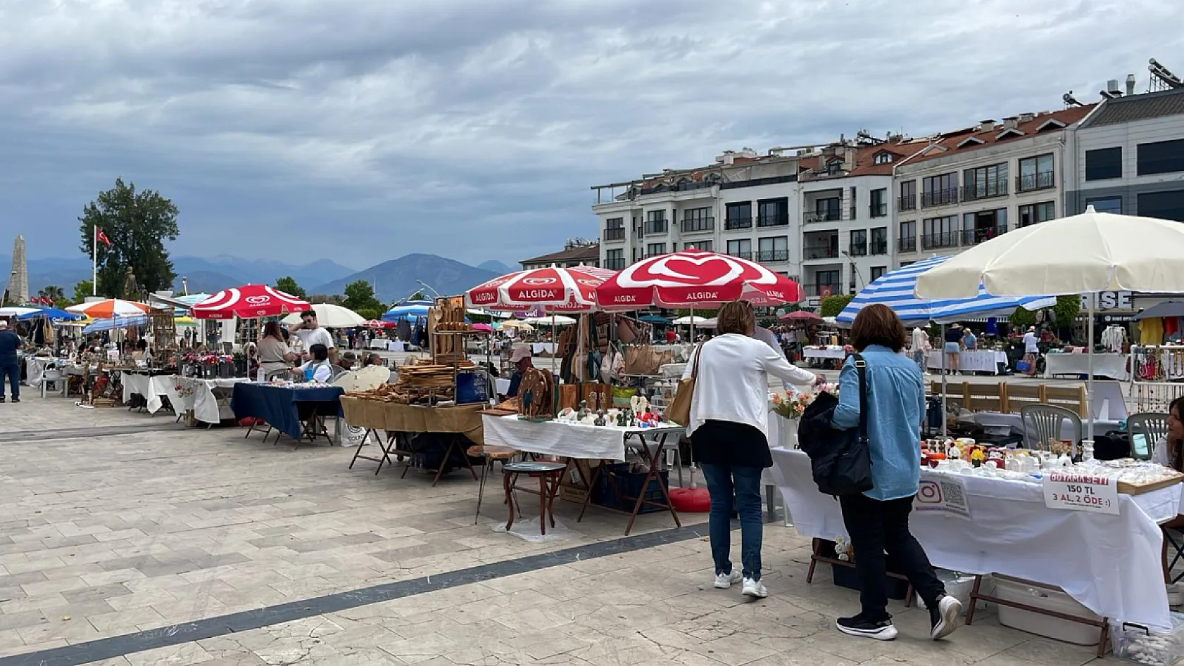 Fethiye'de Anneler Günü için el emeği stantları açıldı