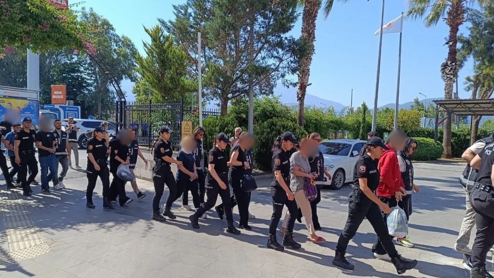 Fethiye'de 'Organize Suç Örgütü' operasyonu: 17 şüpheli adliyeye sevk edildi